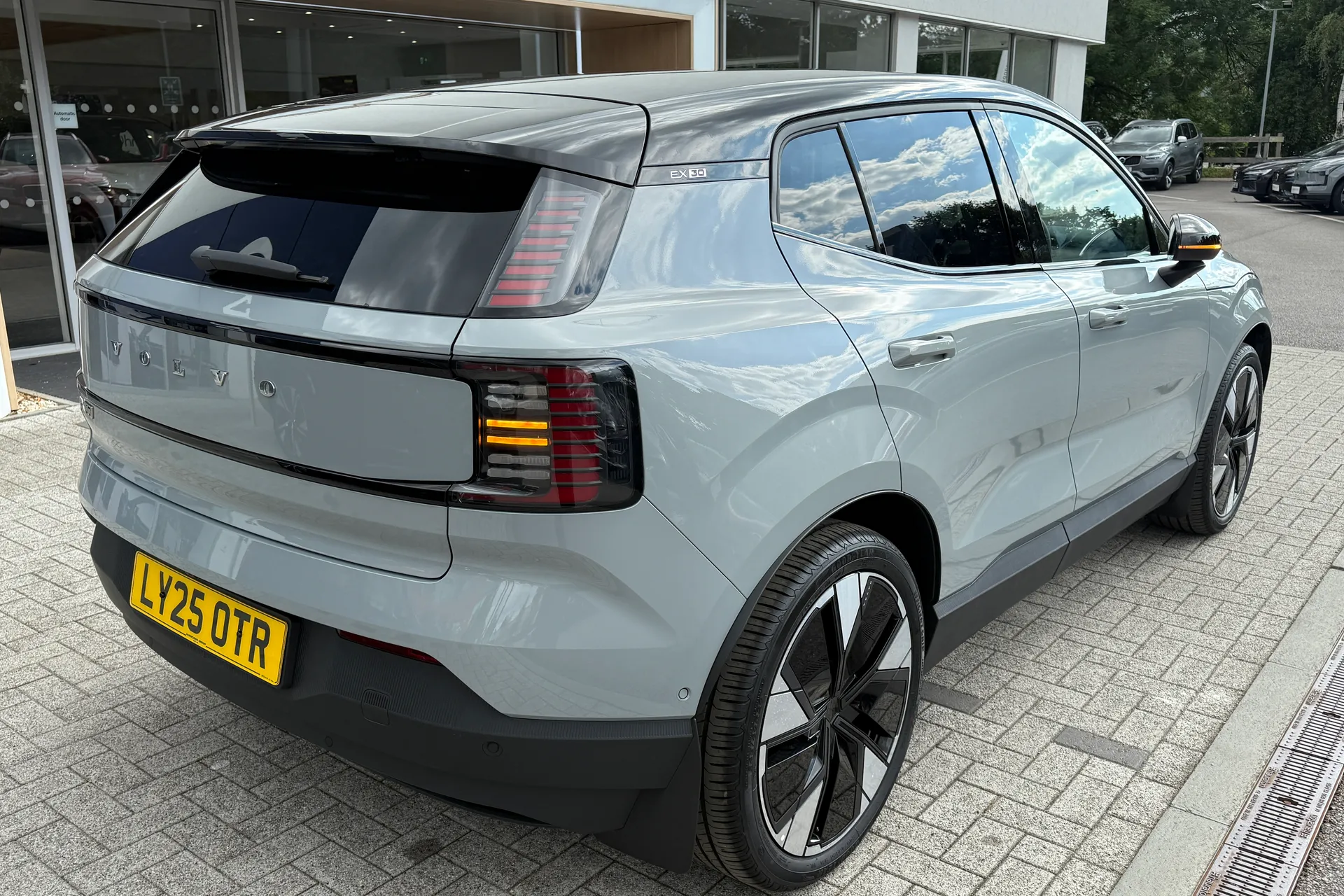 Volvo EX30 thumbnail image number 4