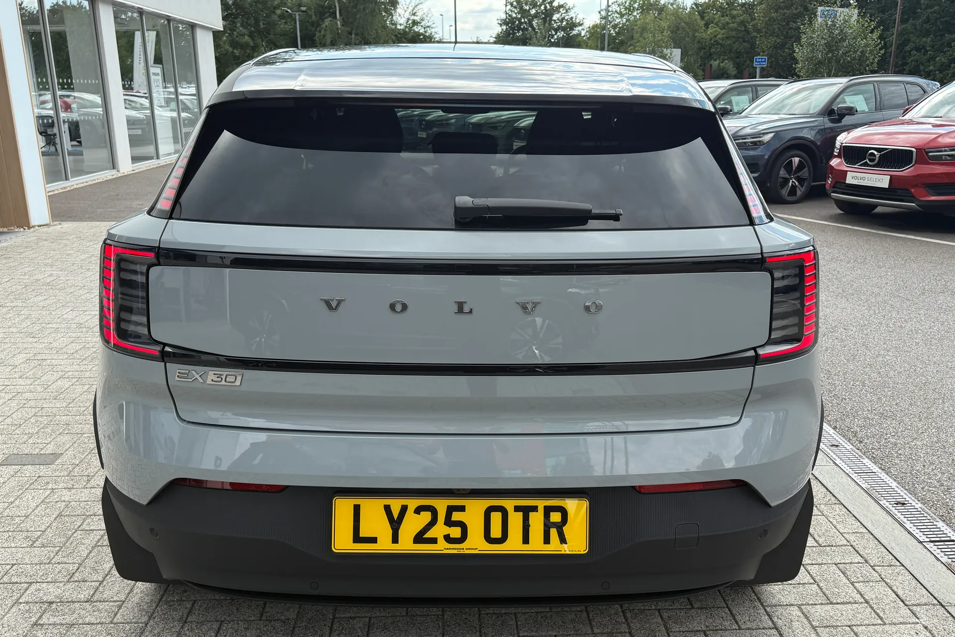 Volvo EX30 thumbnail image number 6