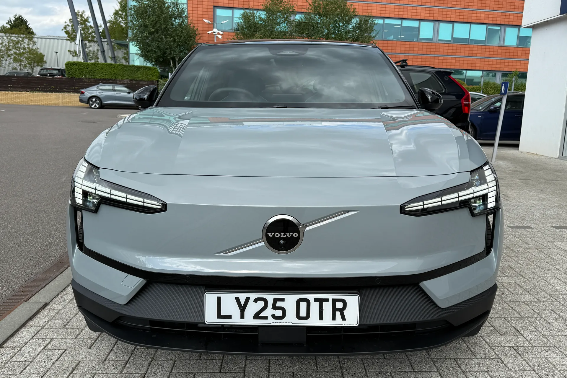 Volvo EX30 thumbnail image number 10