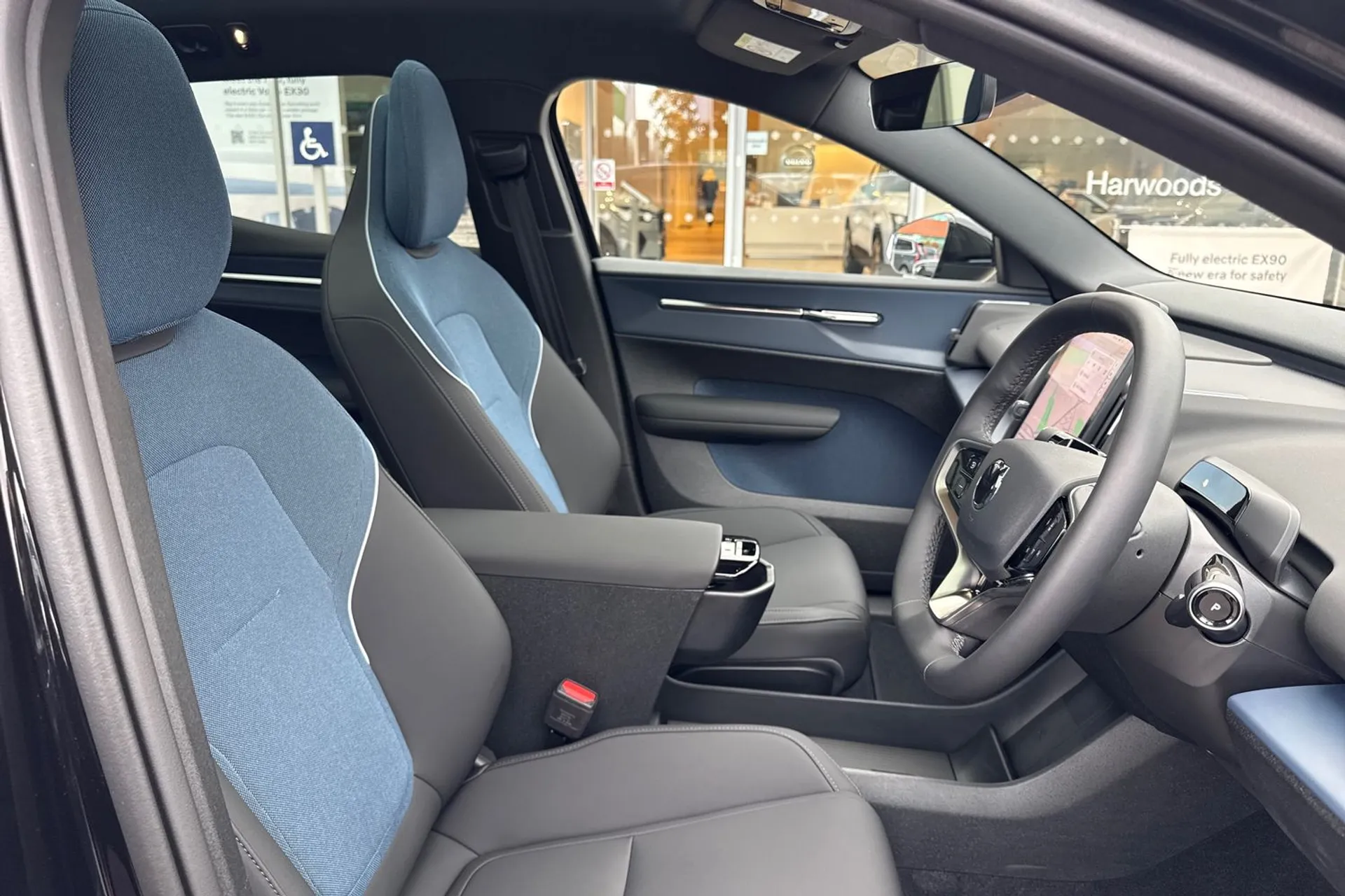 Volvo EX30 thumbnail image number 25