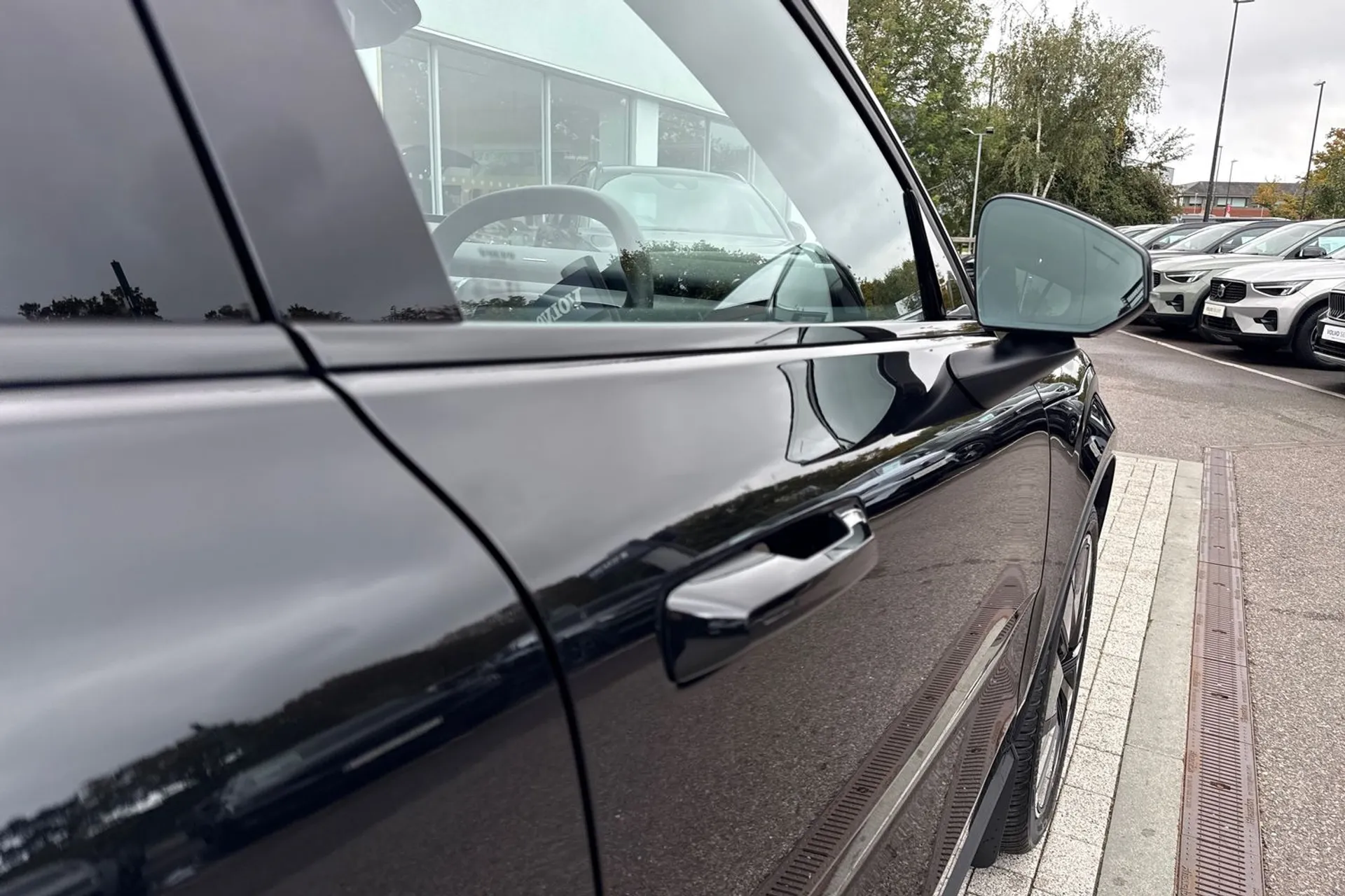 Volvo EX30 thumbnail image number 16