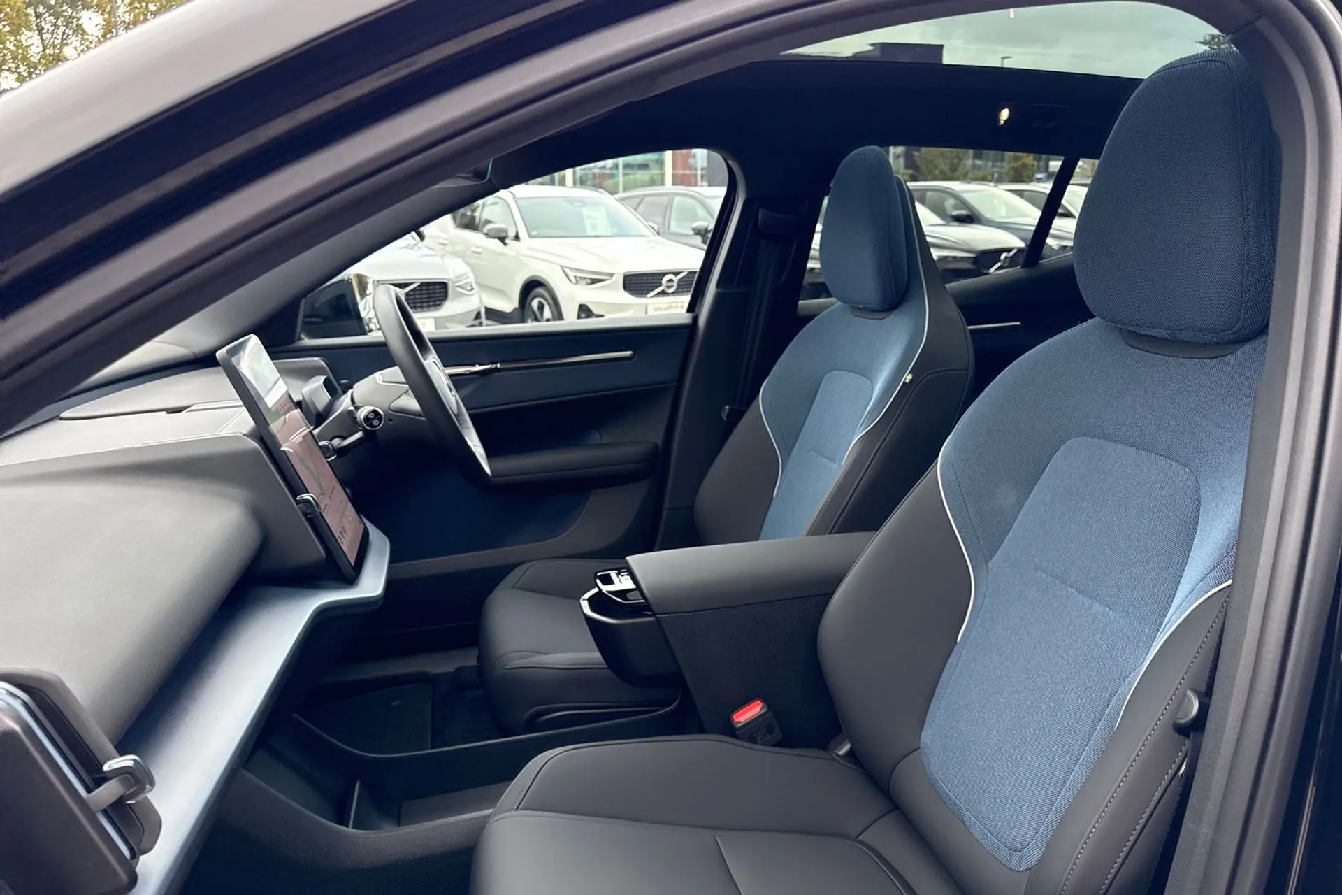 Volvo EX30 thumbnail image number 27