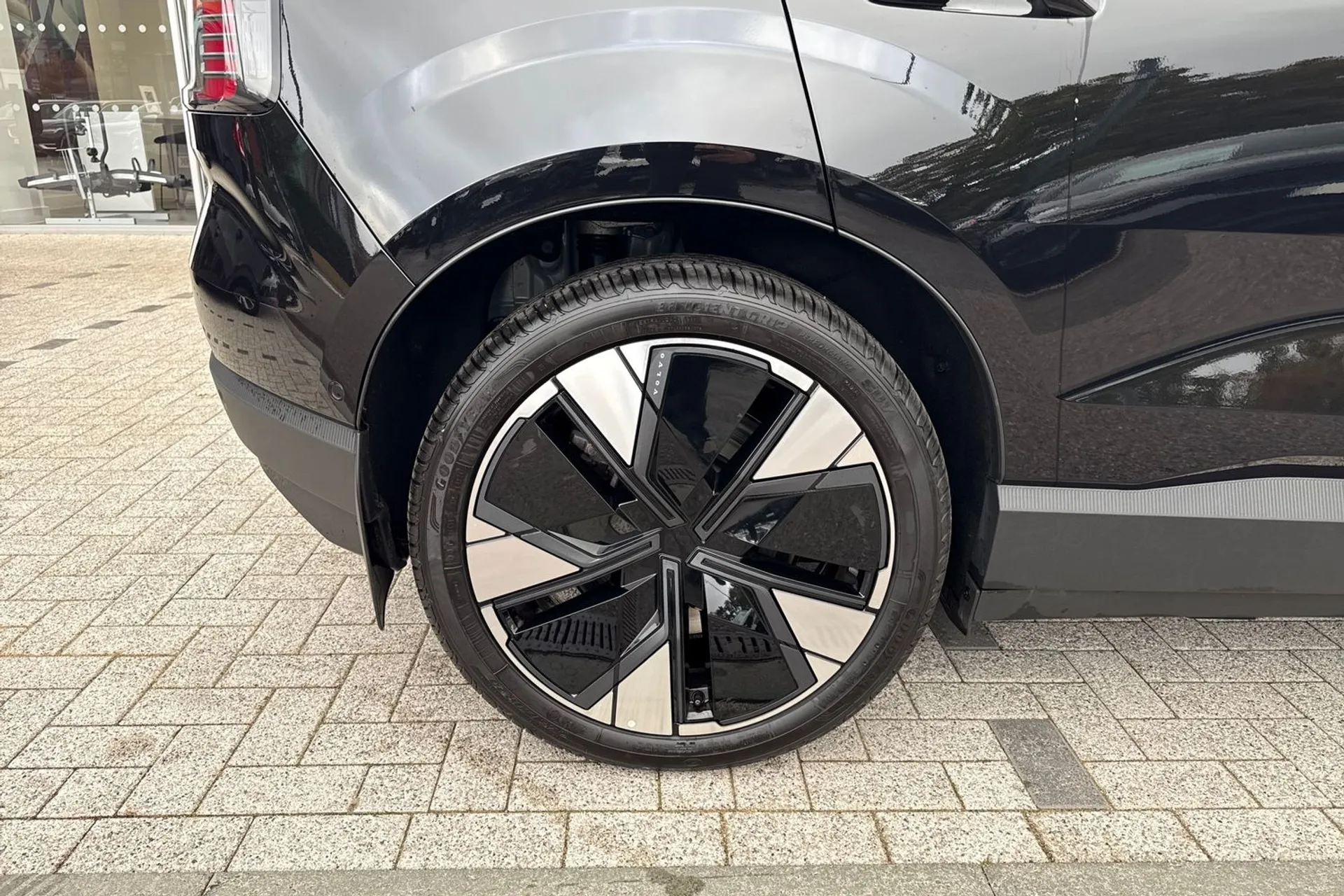 Volvo EX30 thumbnail image number 13