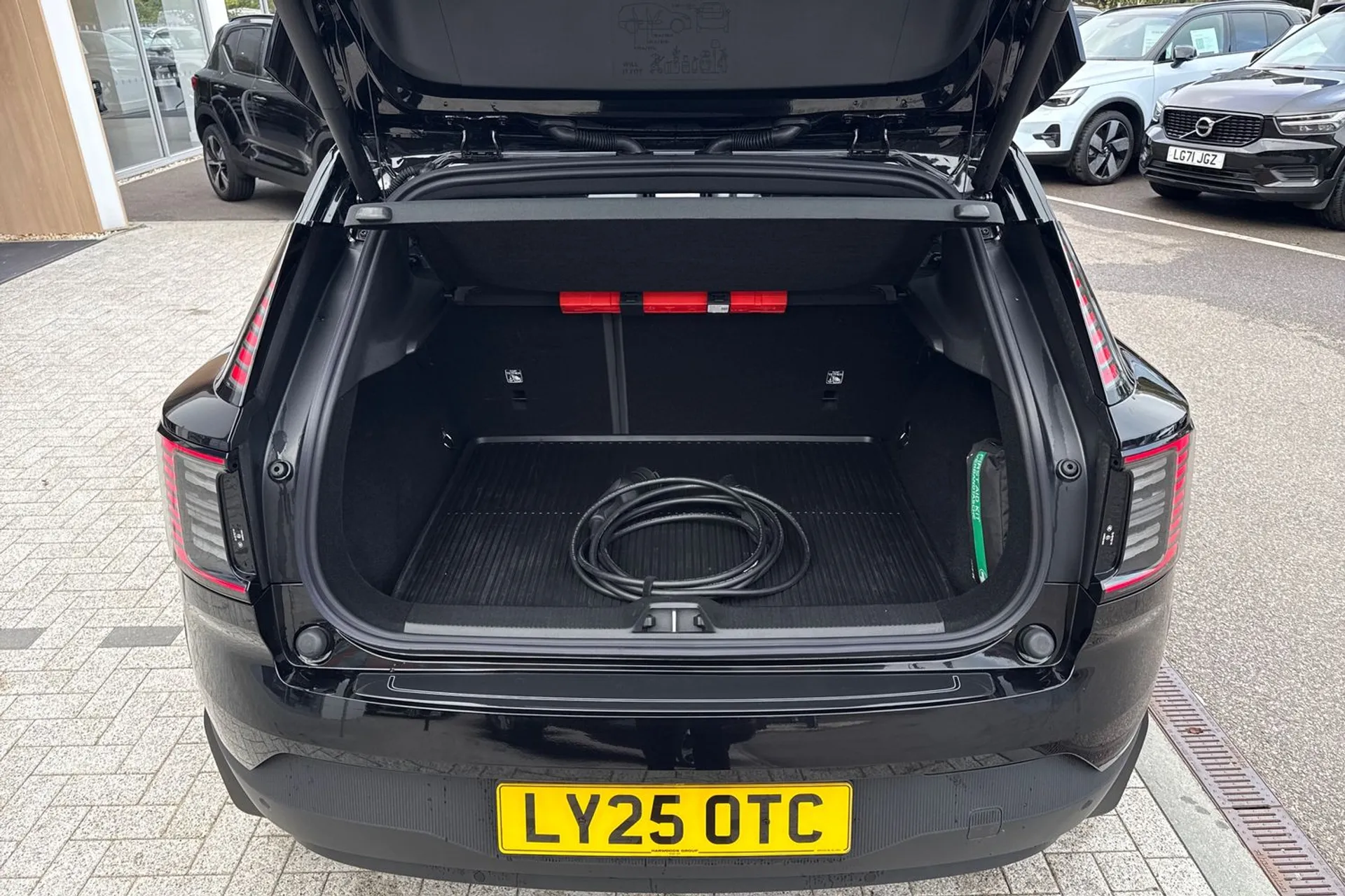 Volvo EX30 thumbnail image number 19