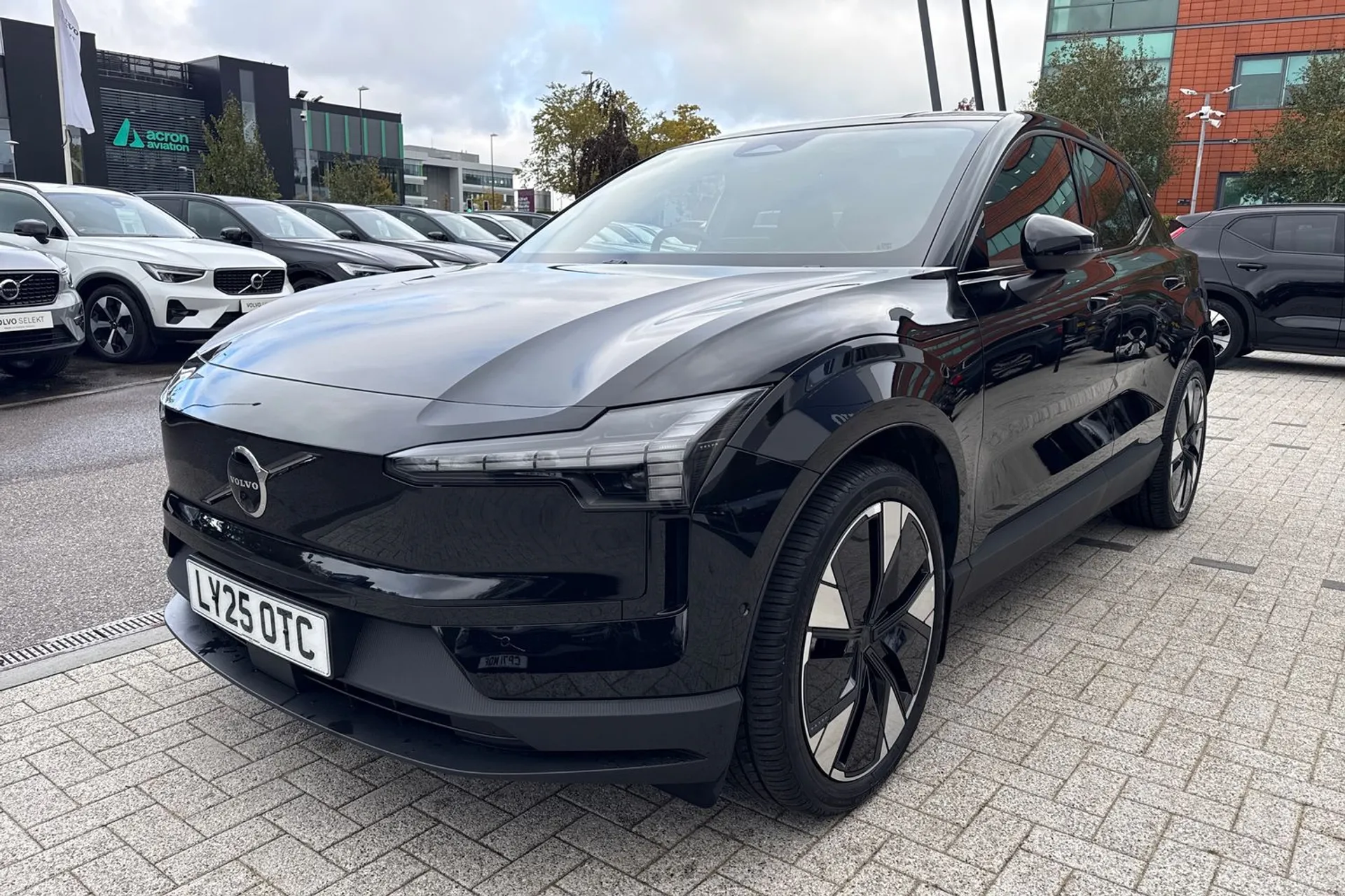 Volvo EX30 thumbnail image number 11