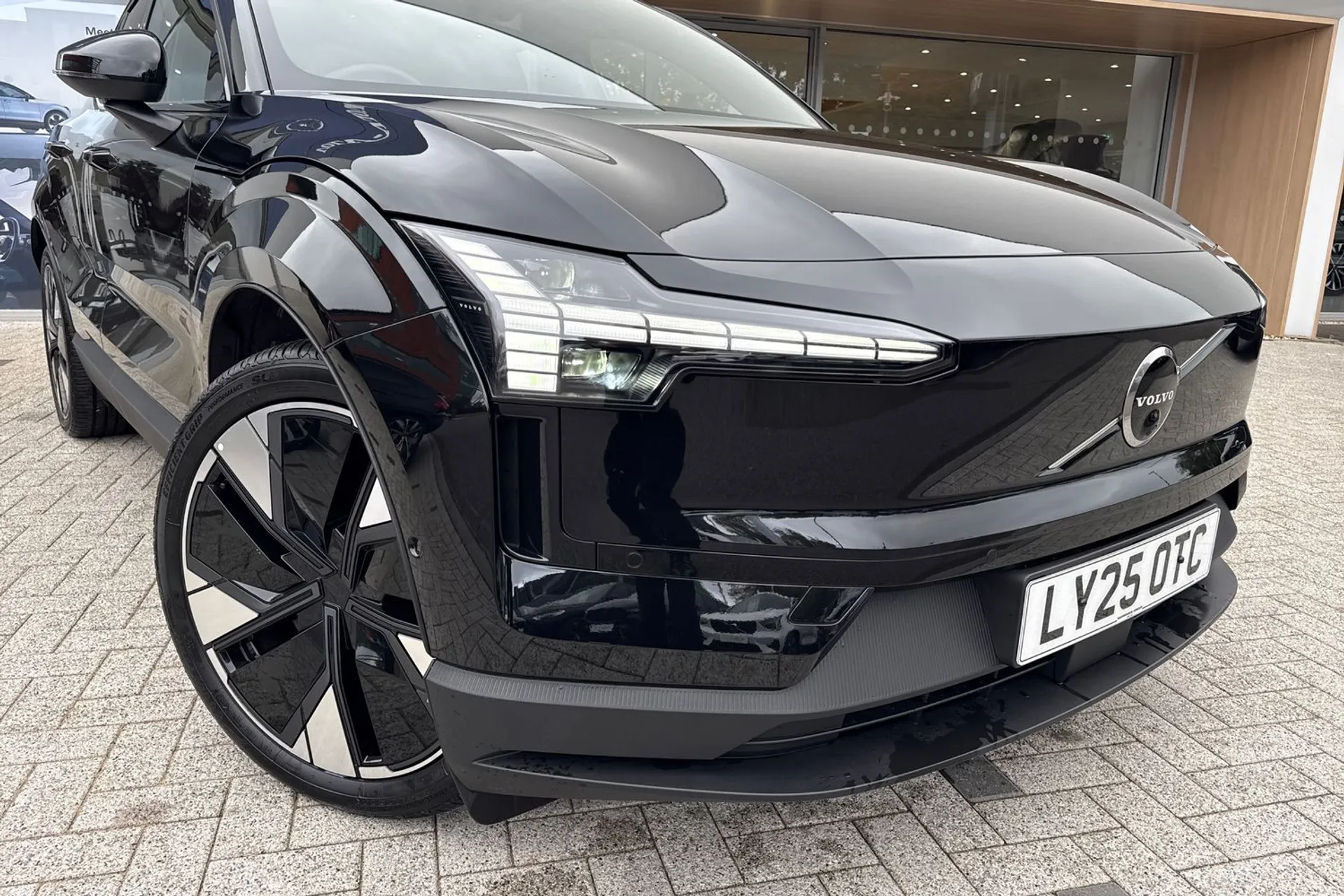 Volvo EX30 thumbnail image number 6