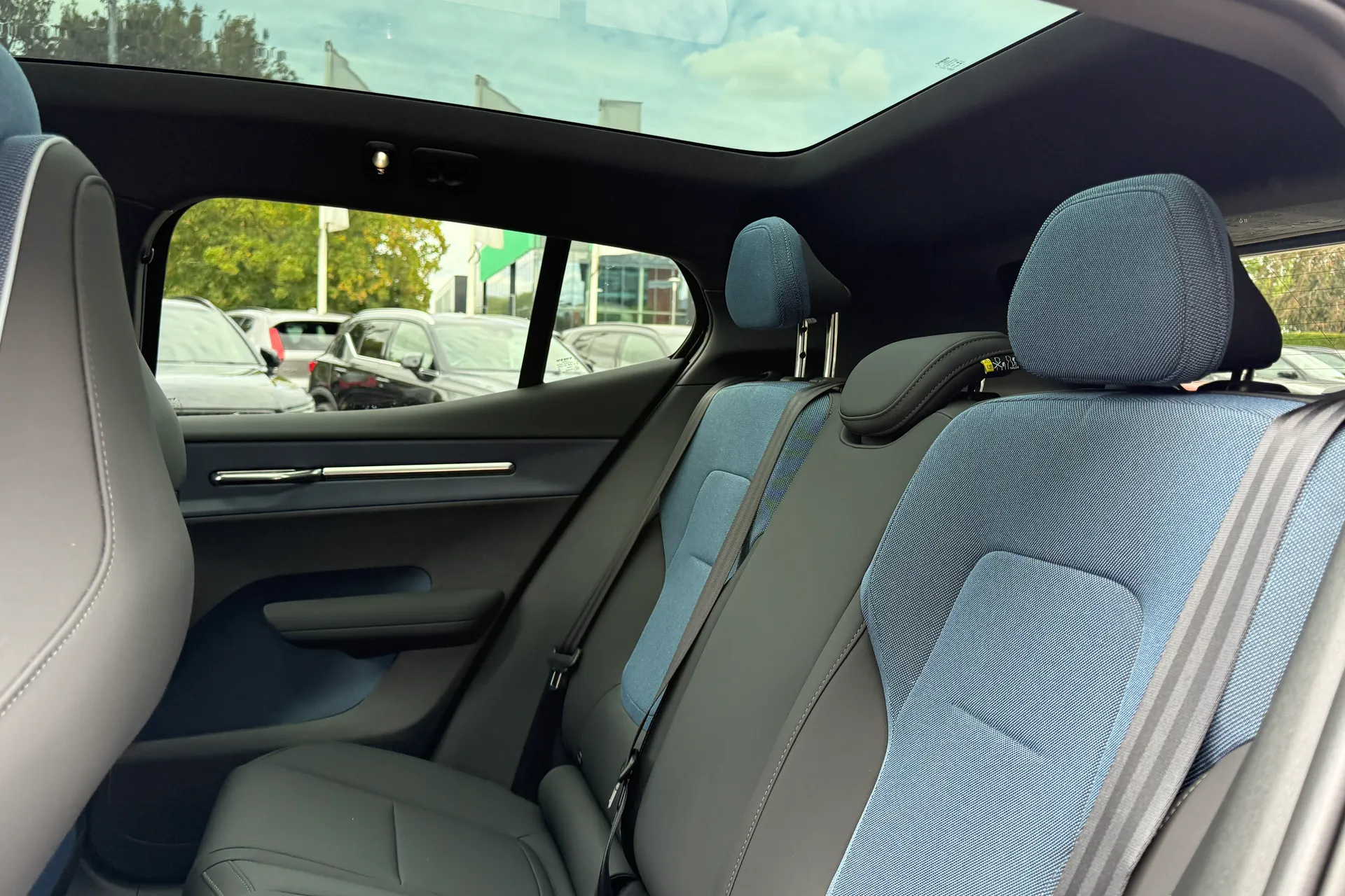 Volvo EX30 thumbnail image number 29