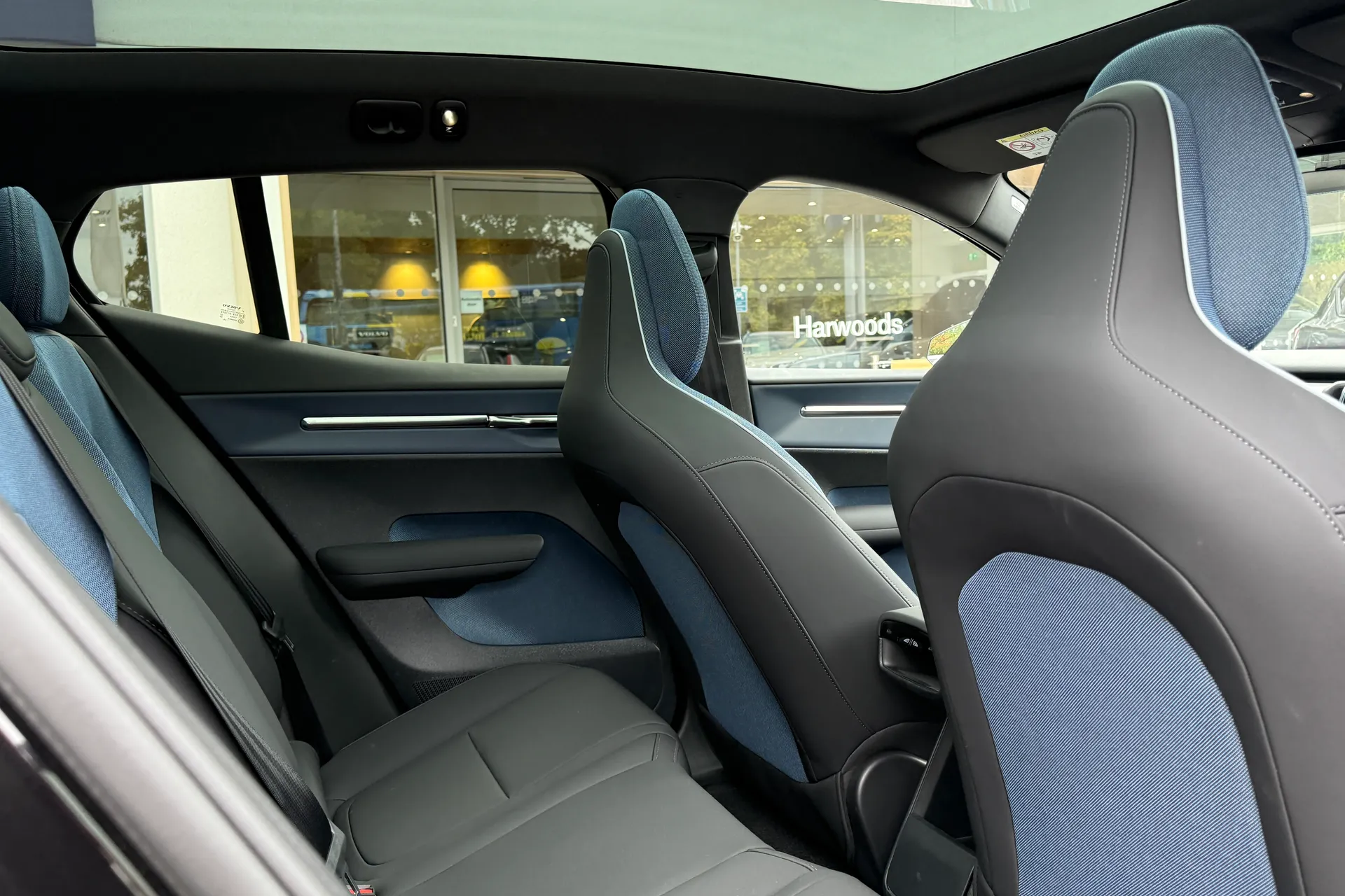 Volvo EX30 thumbnail image number 22