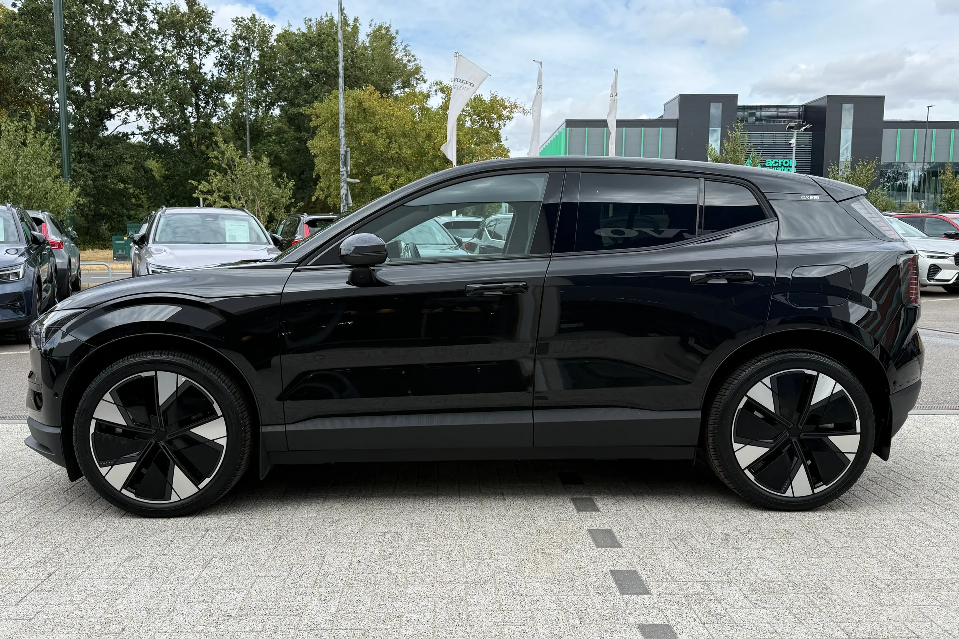Volvo EX30 thumbnail image number 11