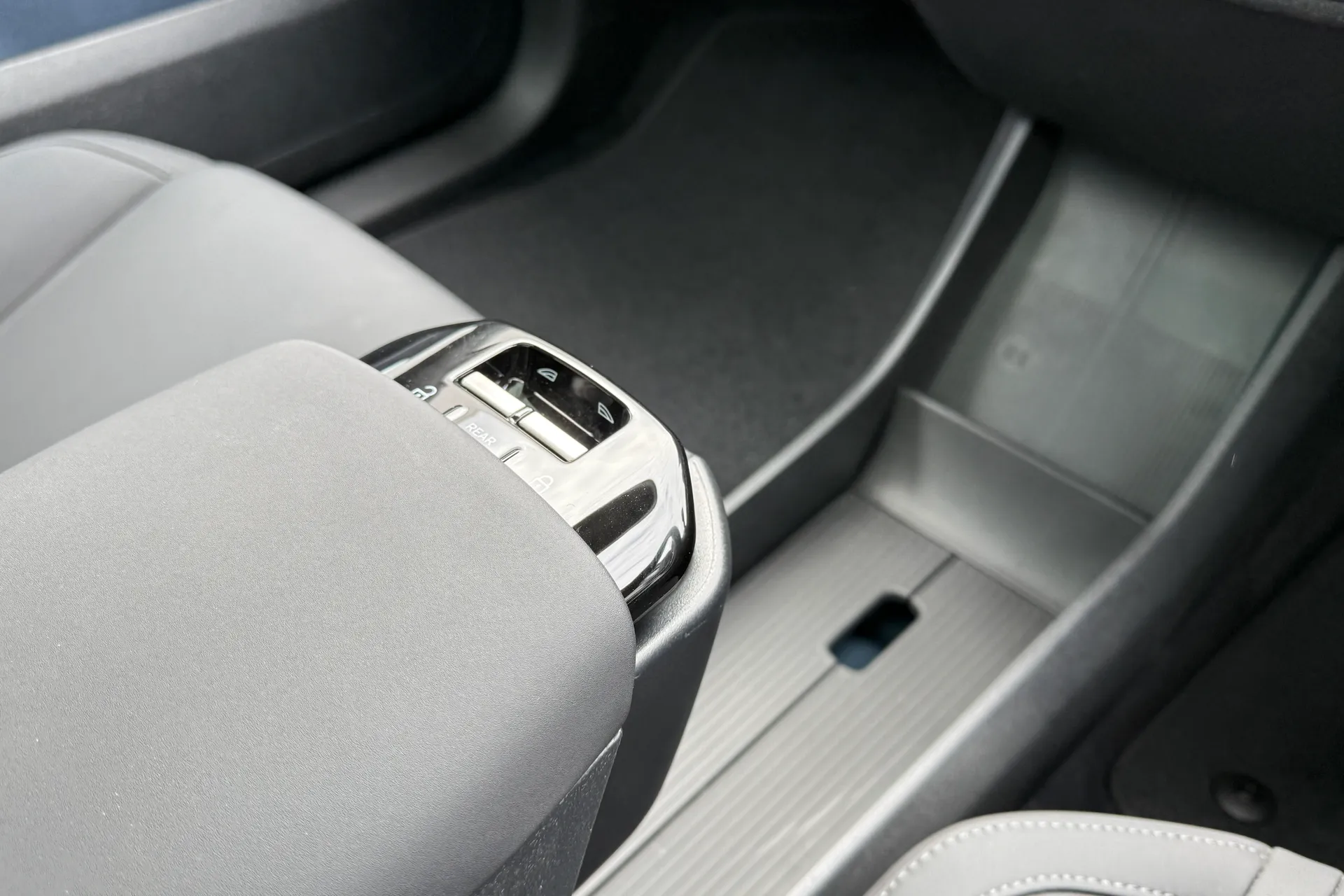 Volvo EX30 thumbnail image number 41