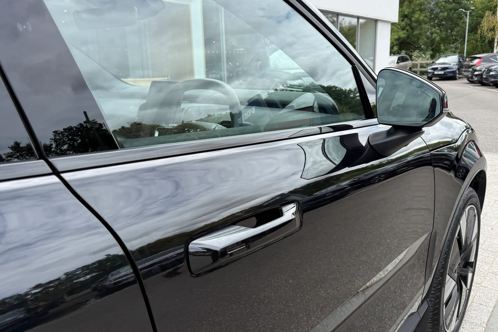 Volvo EX30 thumbnail image number 15