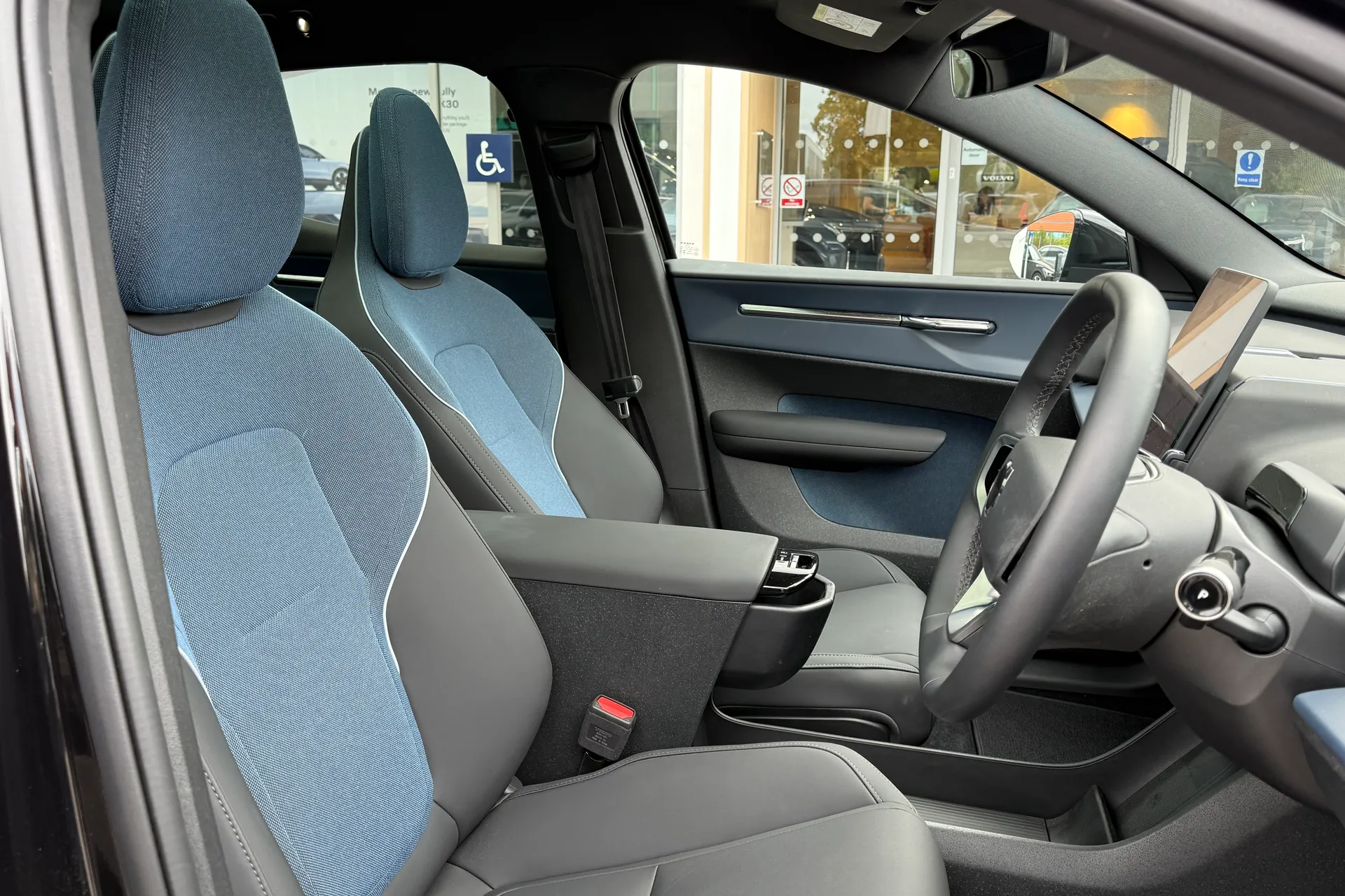 Volvo EX30 thumbnail image number 25