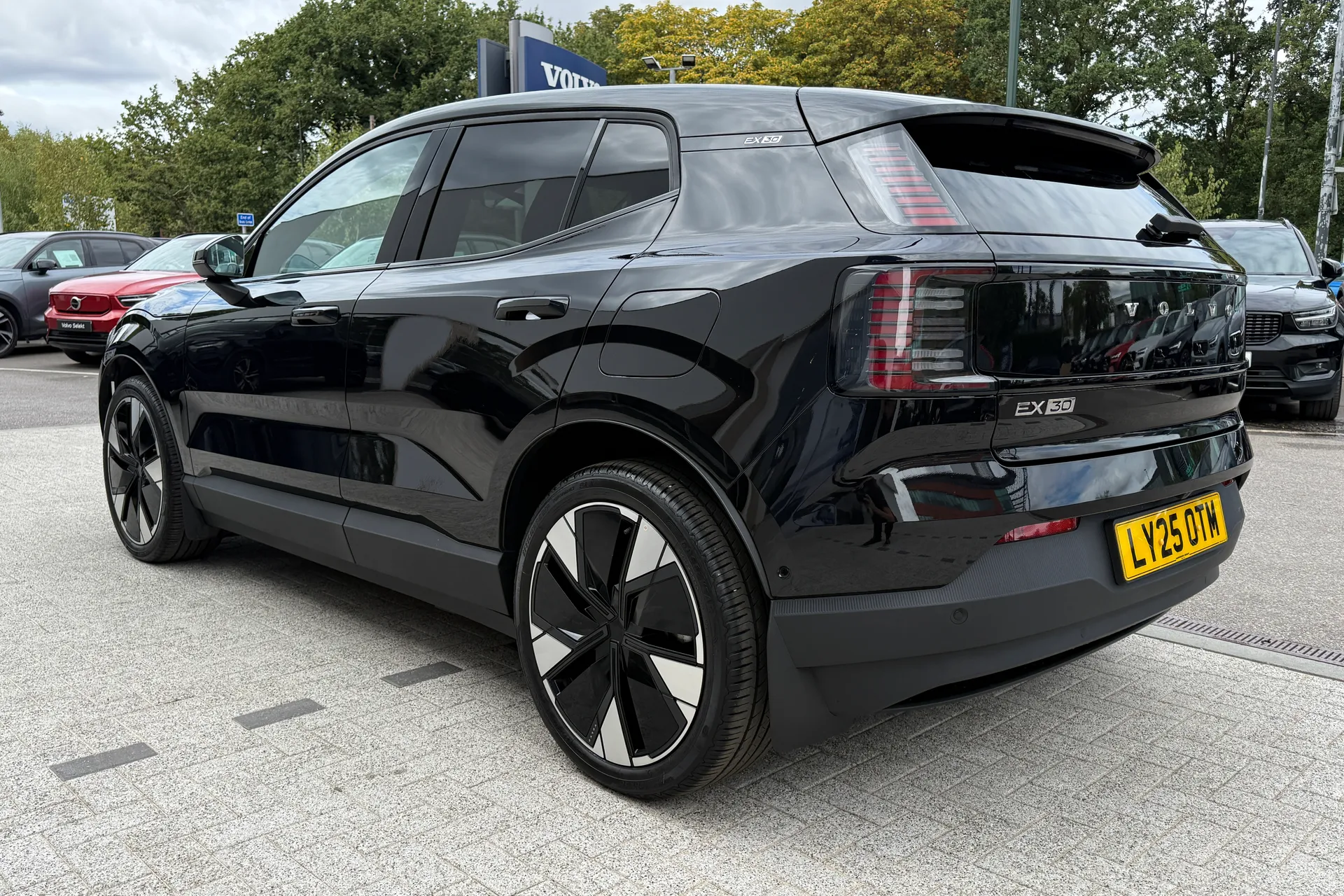 Volvo EX30 thumbnail image number 10