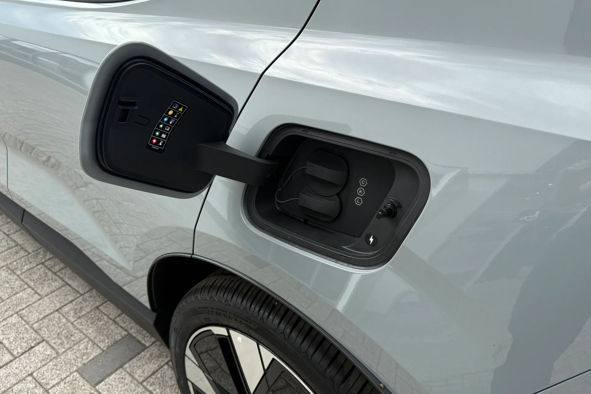 Volvo EX30 thumbnail image number 18