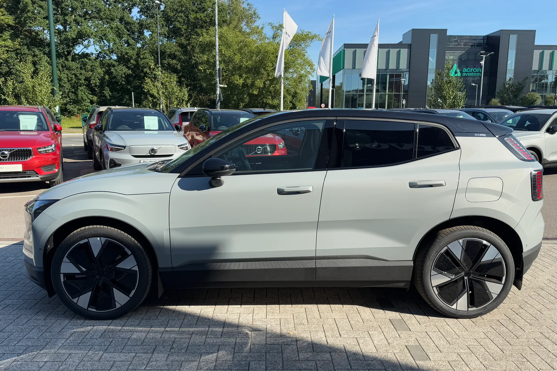 Volvo EX30 thumbnail image number 10