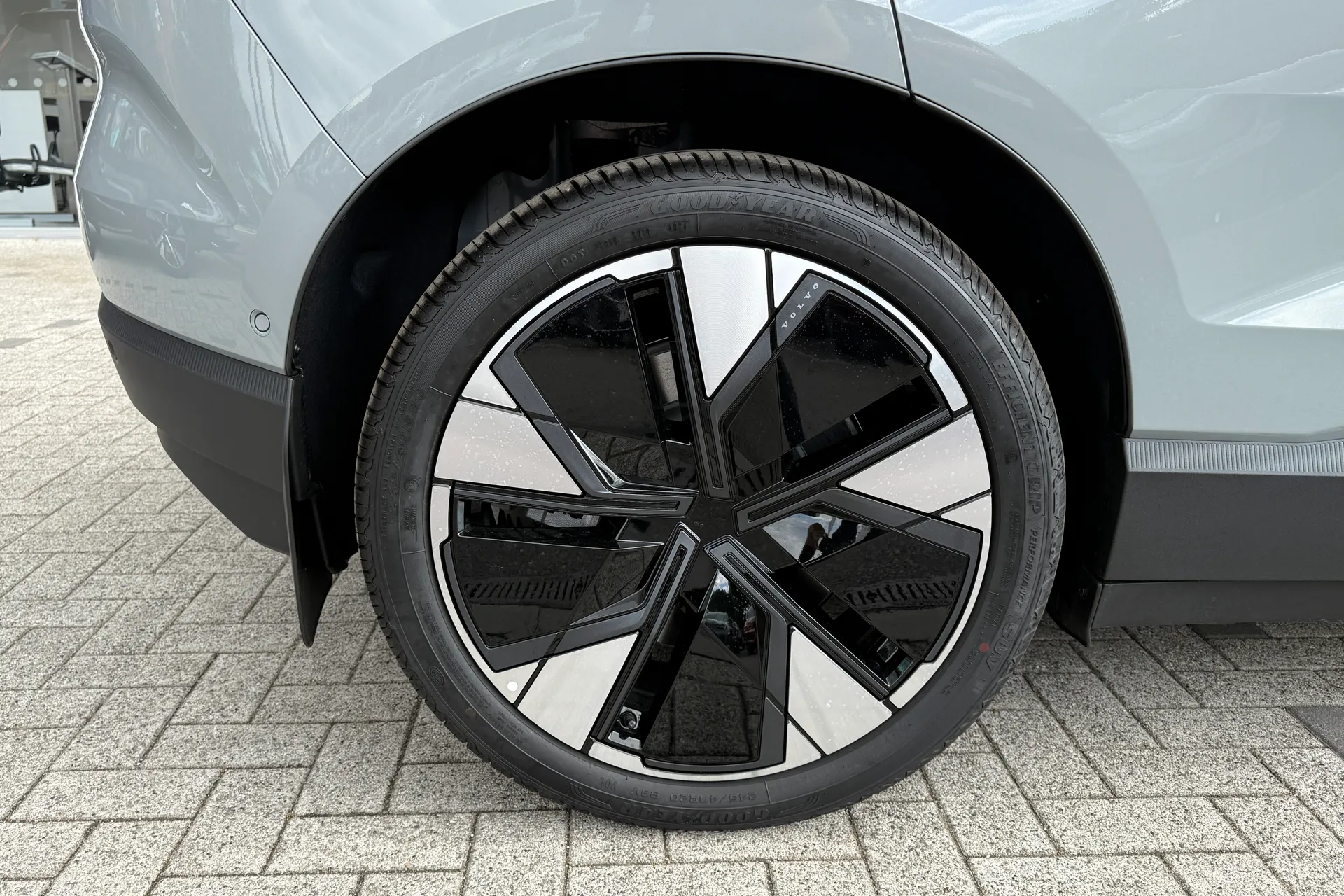 Volvo EX30 thumbnail image number 13