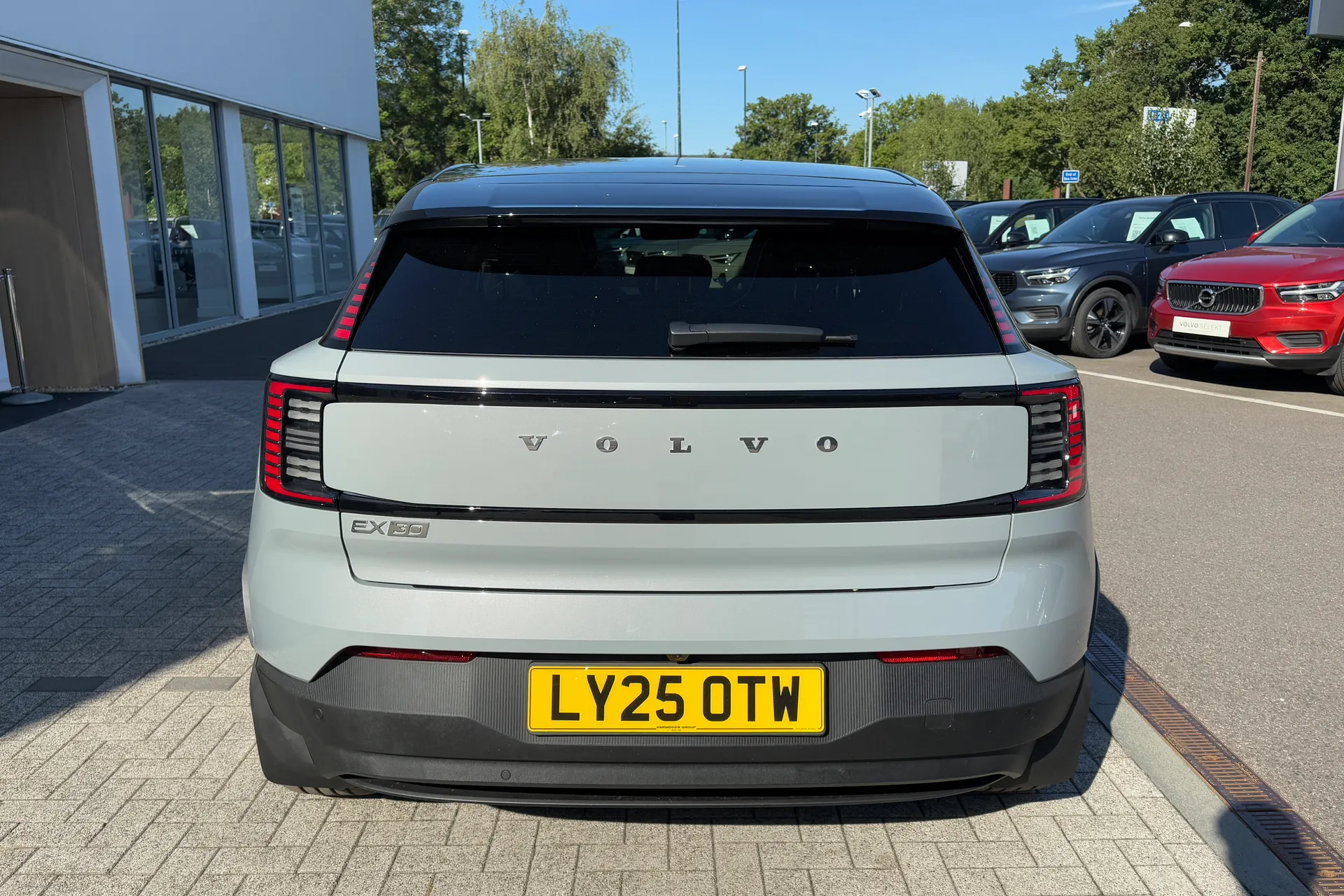 Volvo EX30 thumbnail image number 8