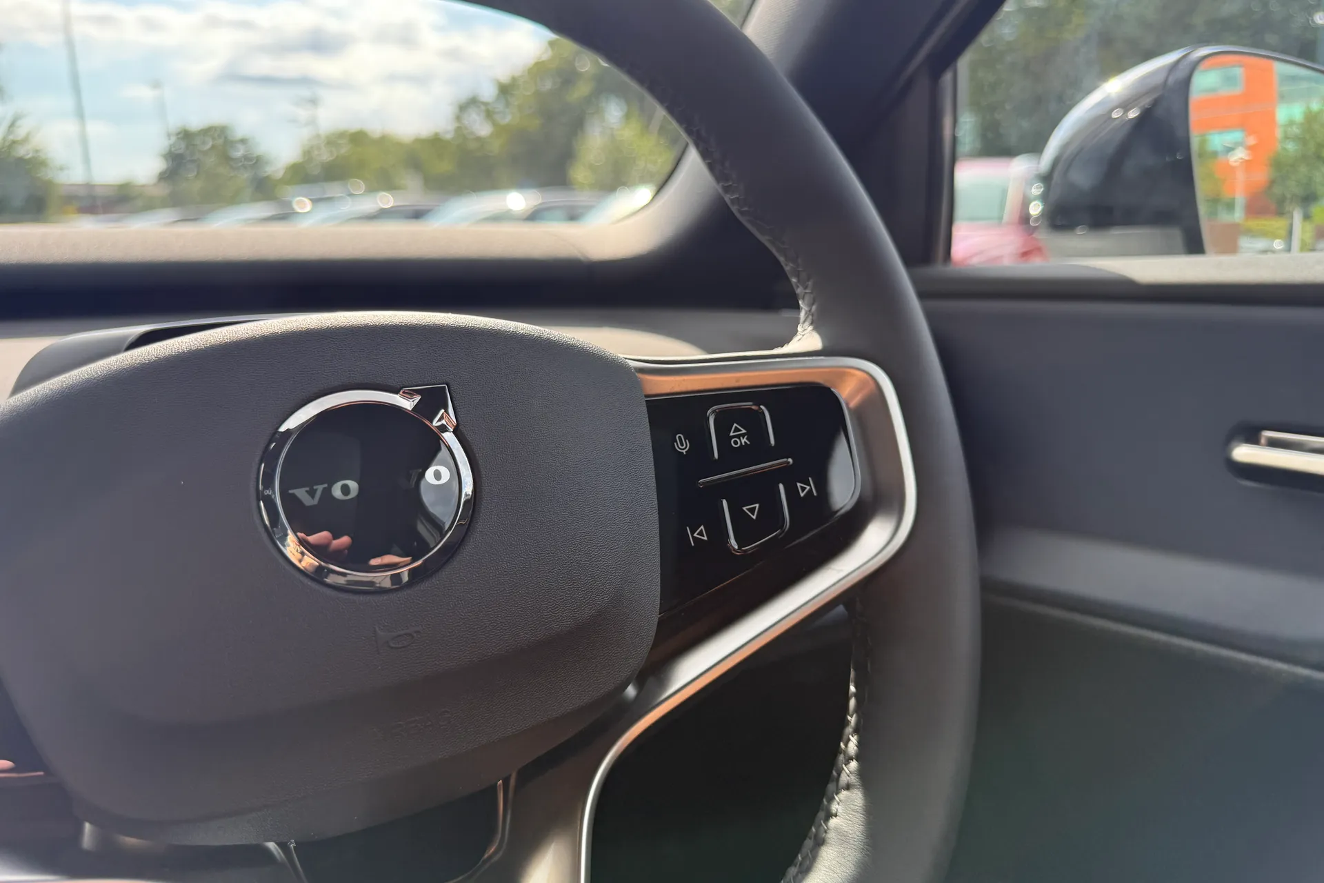 Volvo EX30 thumbnail image number 38