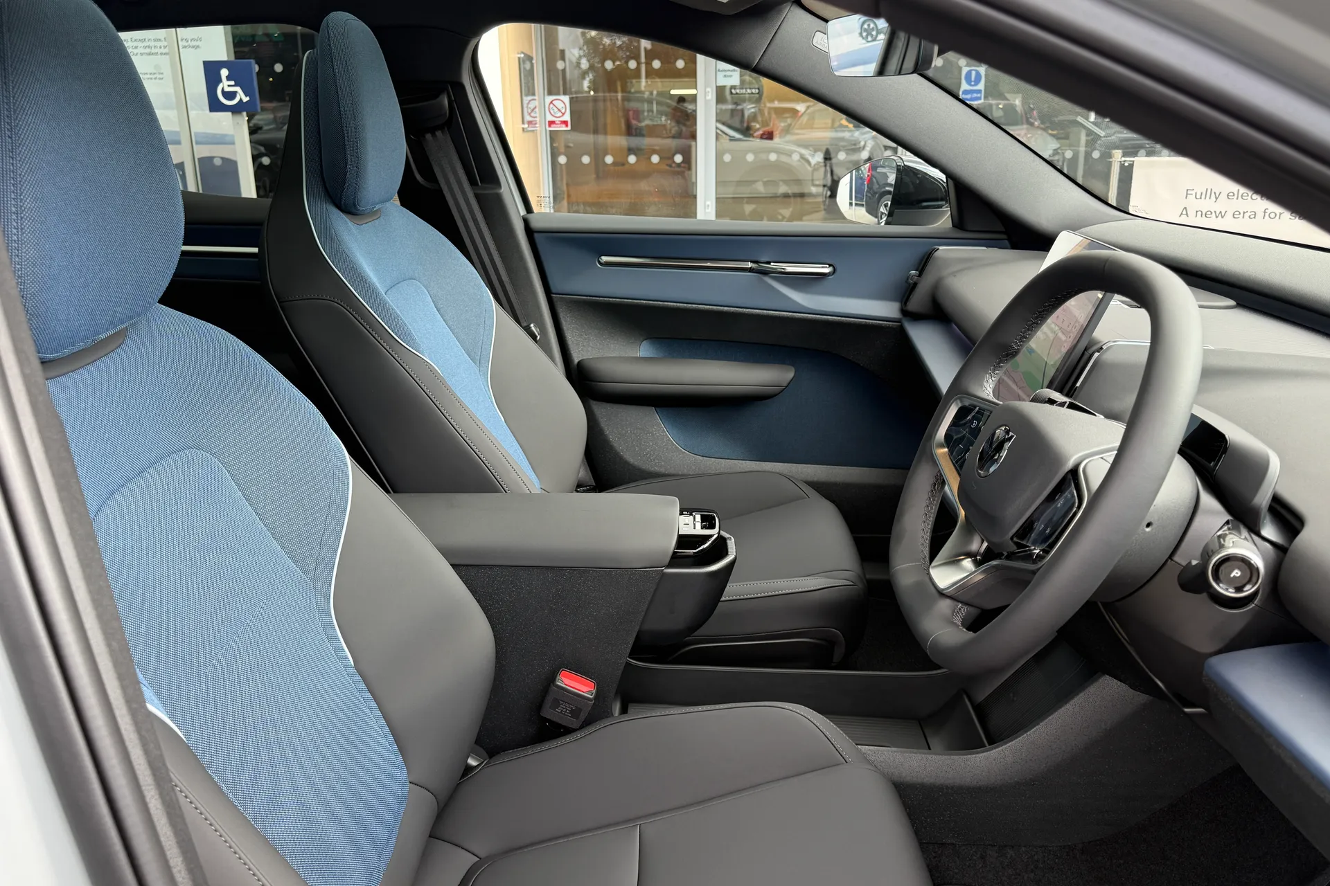 Volvo EX30 thumbnail image number 25