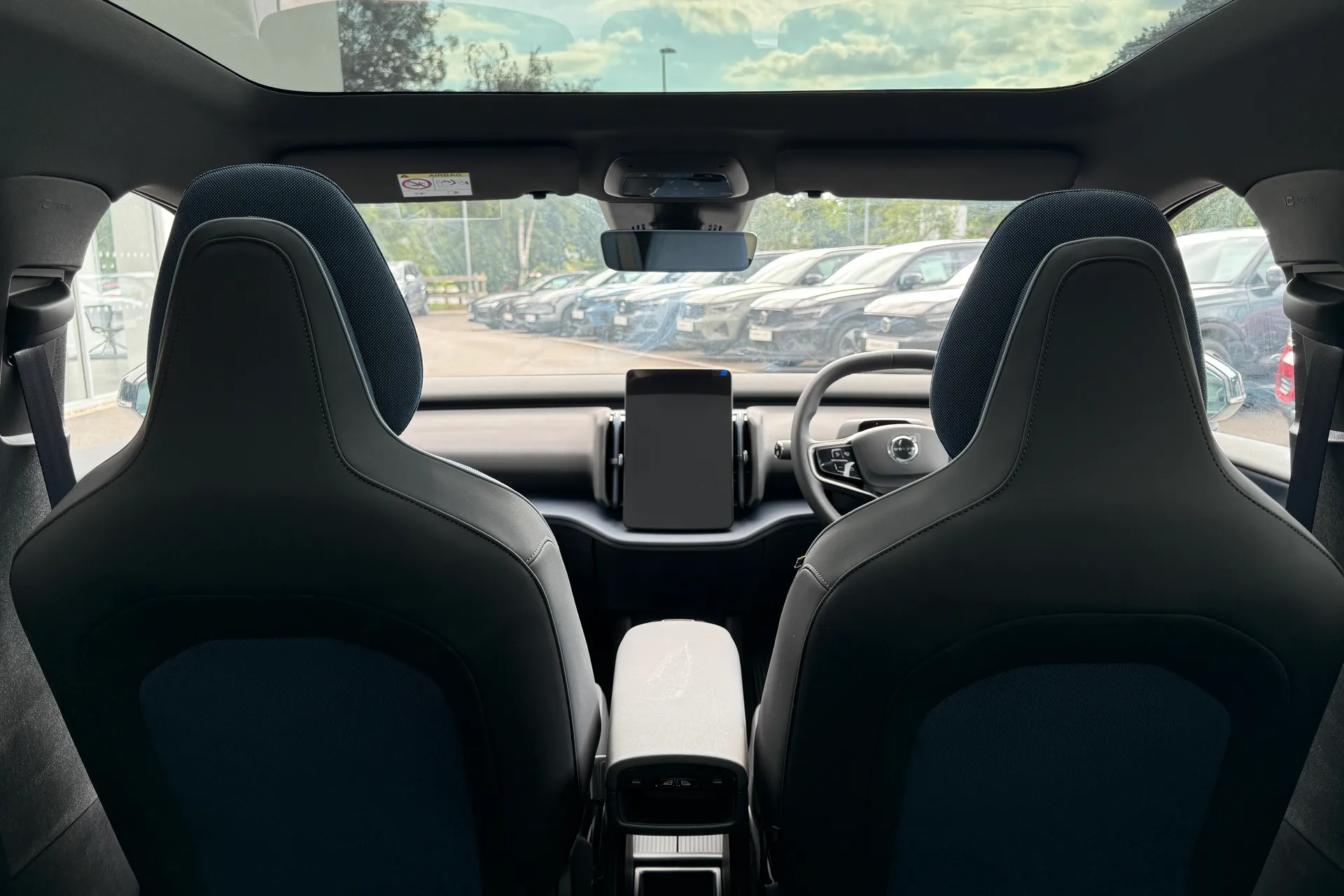 Volvo EX30 thumbnail image number 21