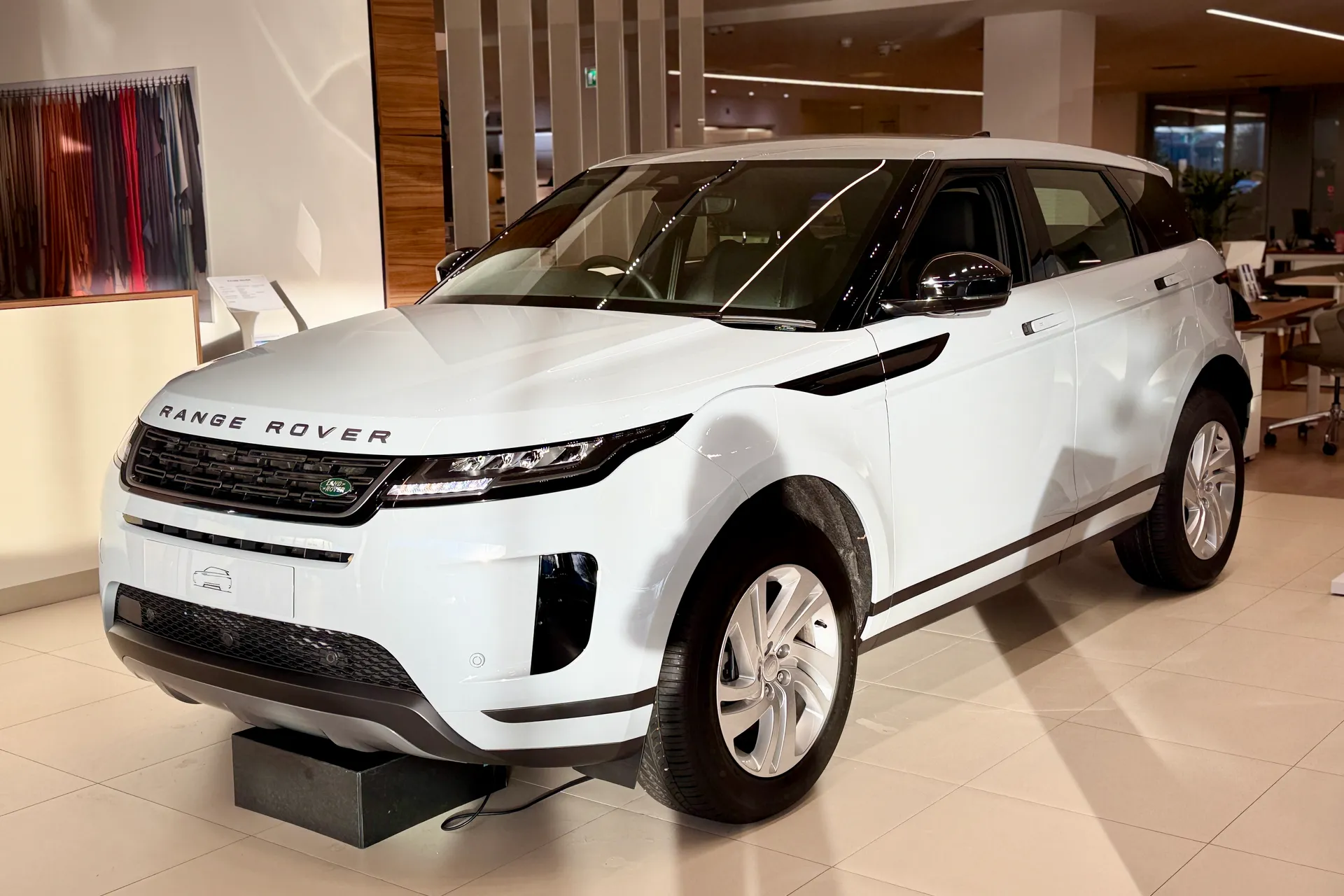 LAND ROVER RANGE ROVER EVOQUE thumbnail image number 17