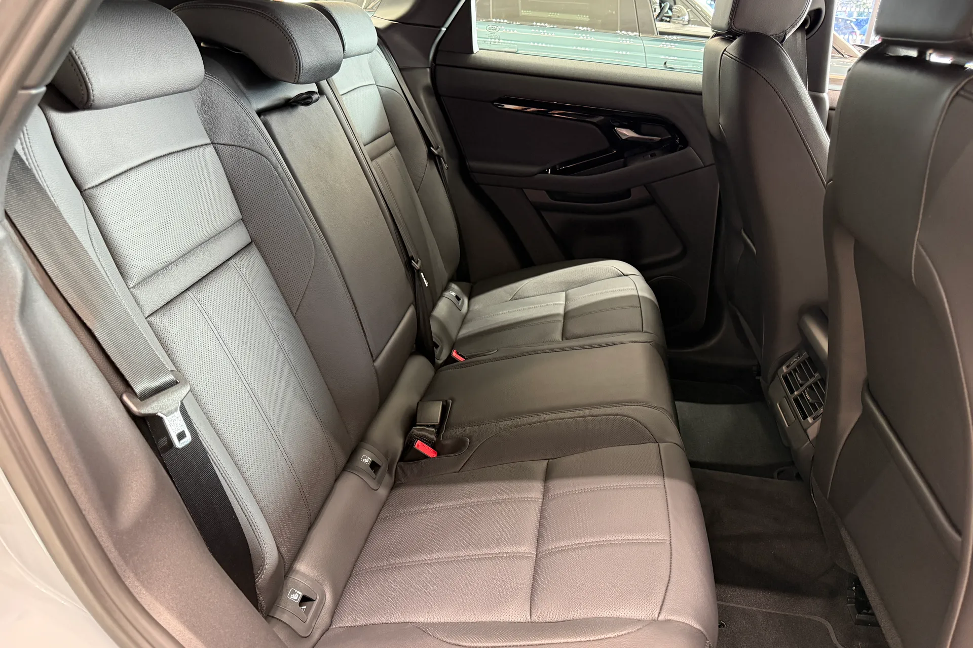 LAND ROVER RANGE ROVER EVOQUE thumbnail image number 34