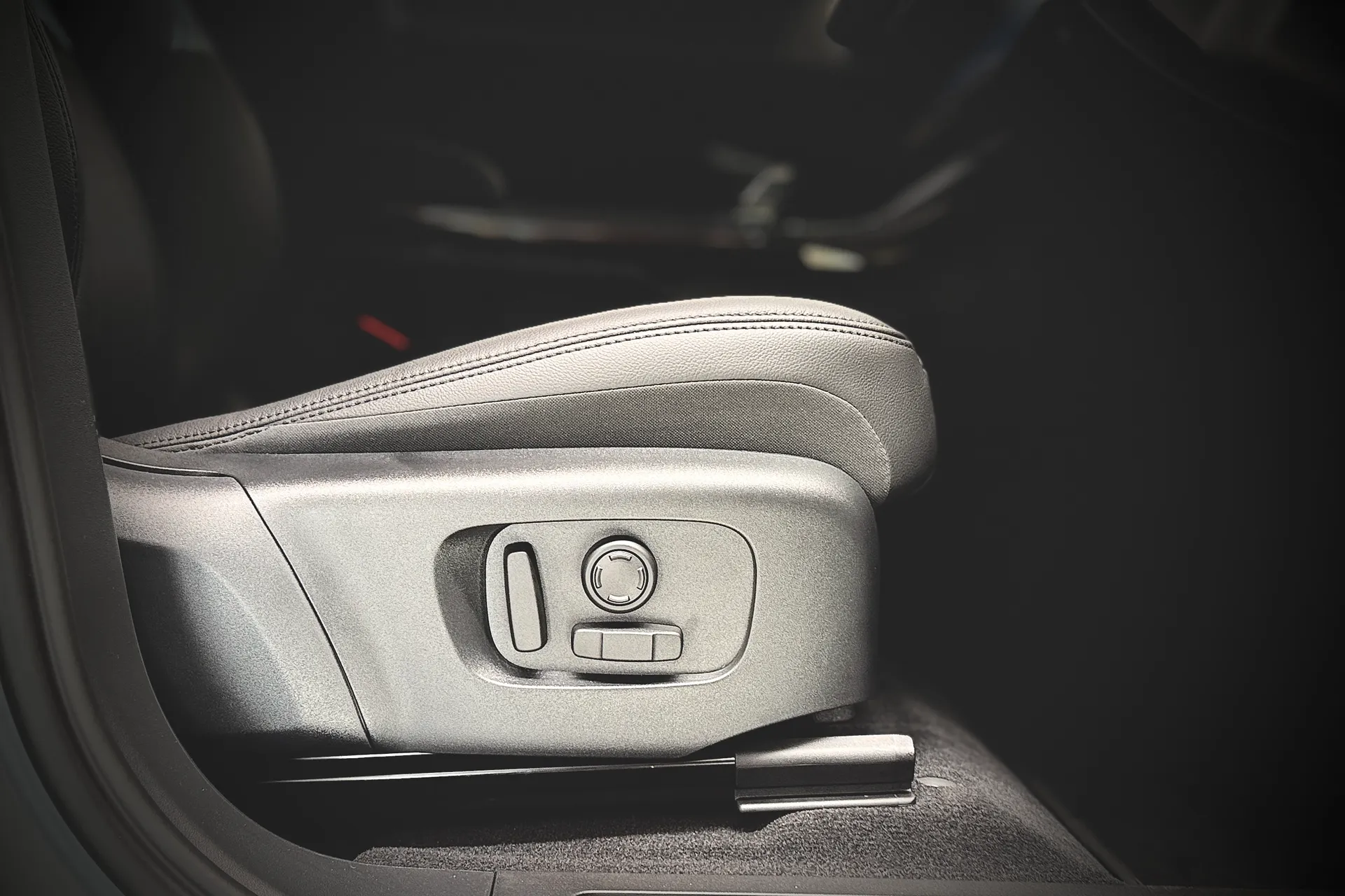 LAND ROVER RANGE ROVER EVOQUE thumbnail image number 39