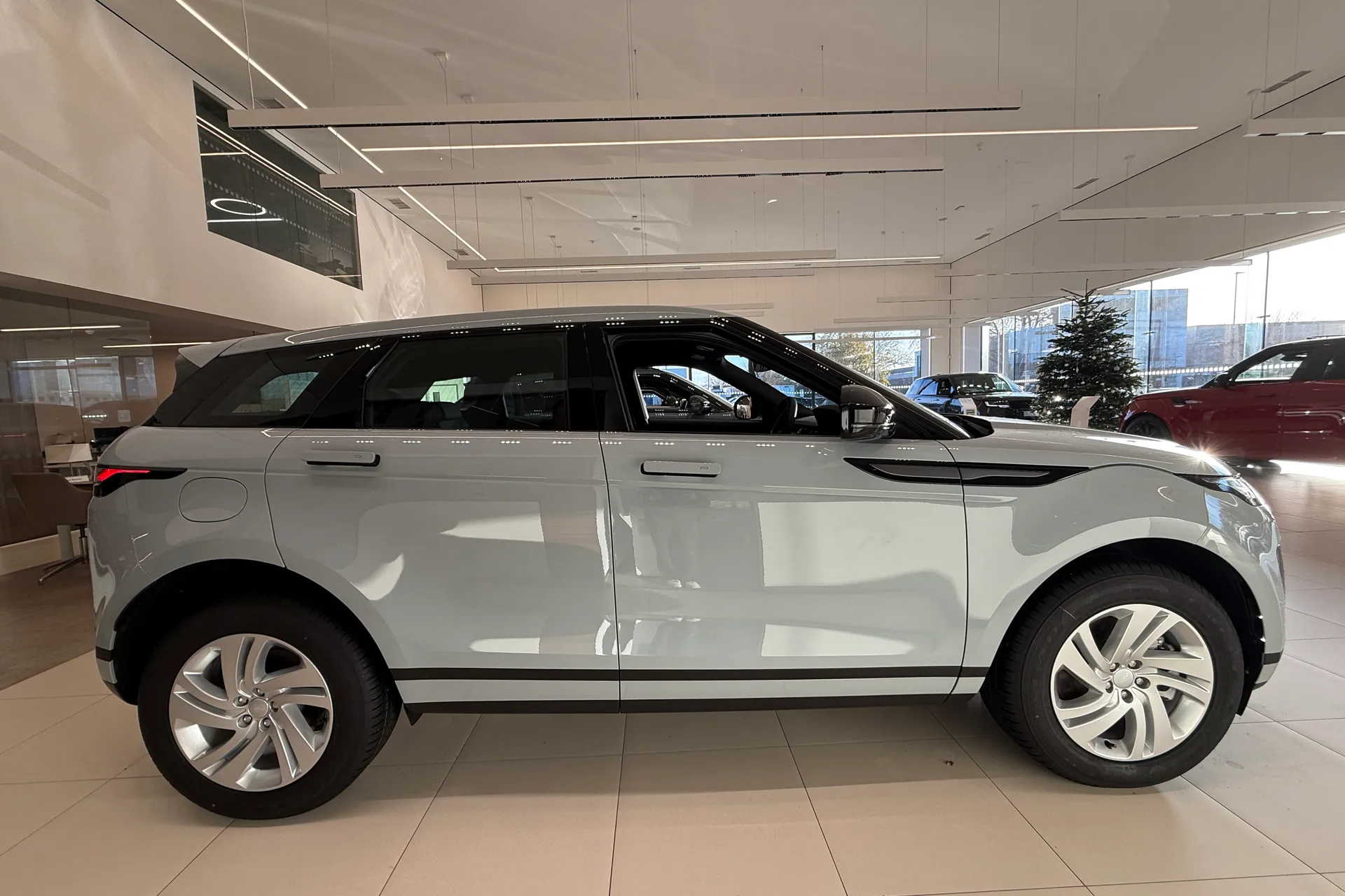 LAND ROVER RANGE ROVER EVOQUE thumbnail image number 2