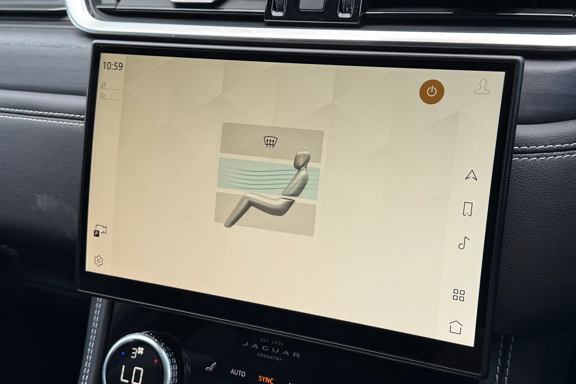 Jaguar F-PACE thumbnail image number 17