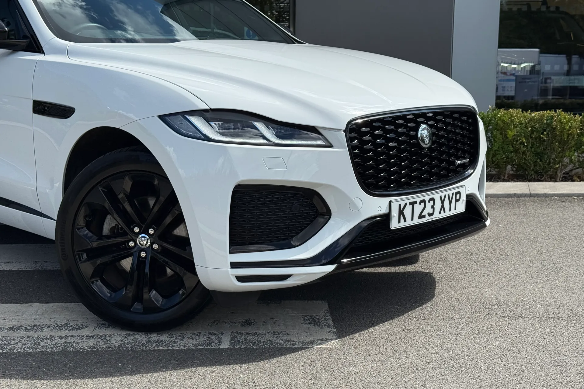 Jaguar F-PACE thumbnail image number 31