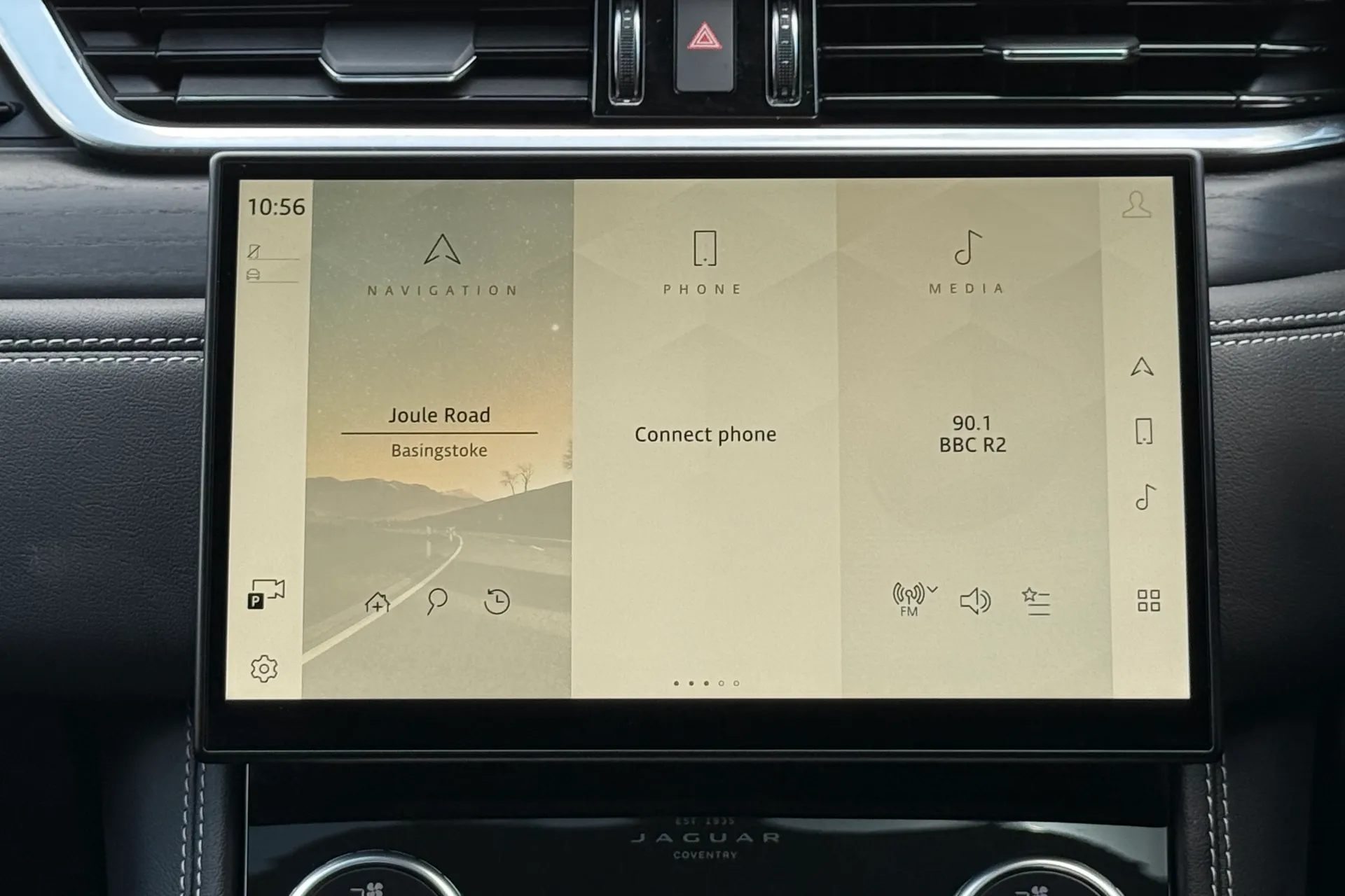 Jaguar F-PACE thumbnail image number 39