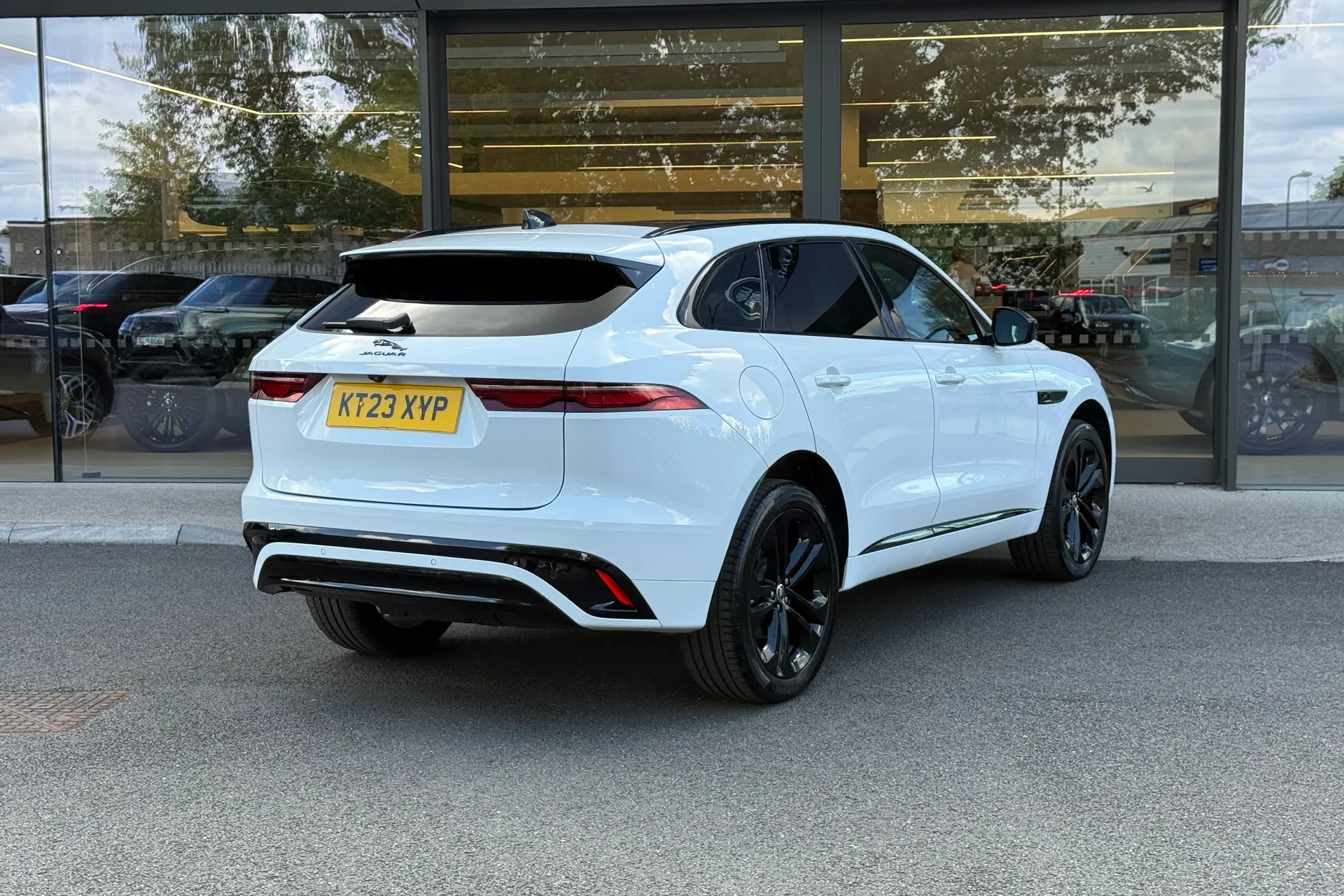 Jaguar F-PACE thumbnail image number 7