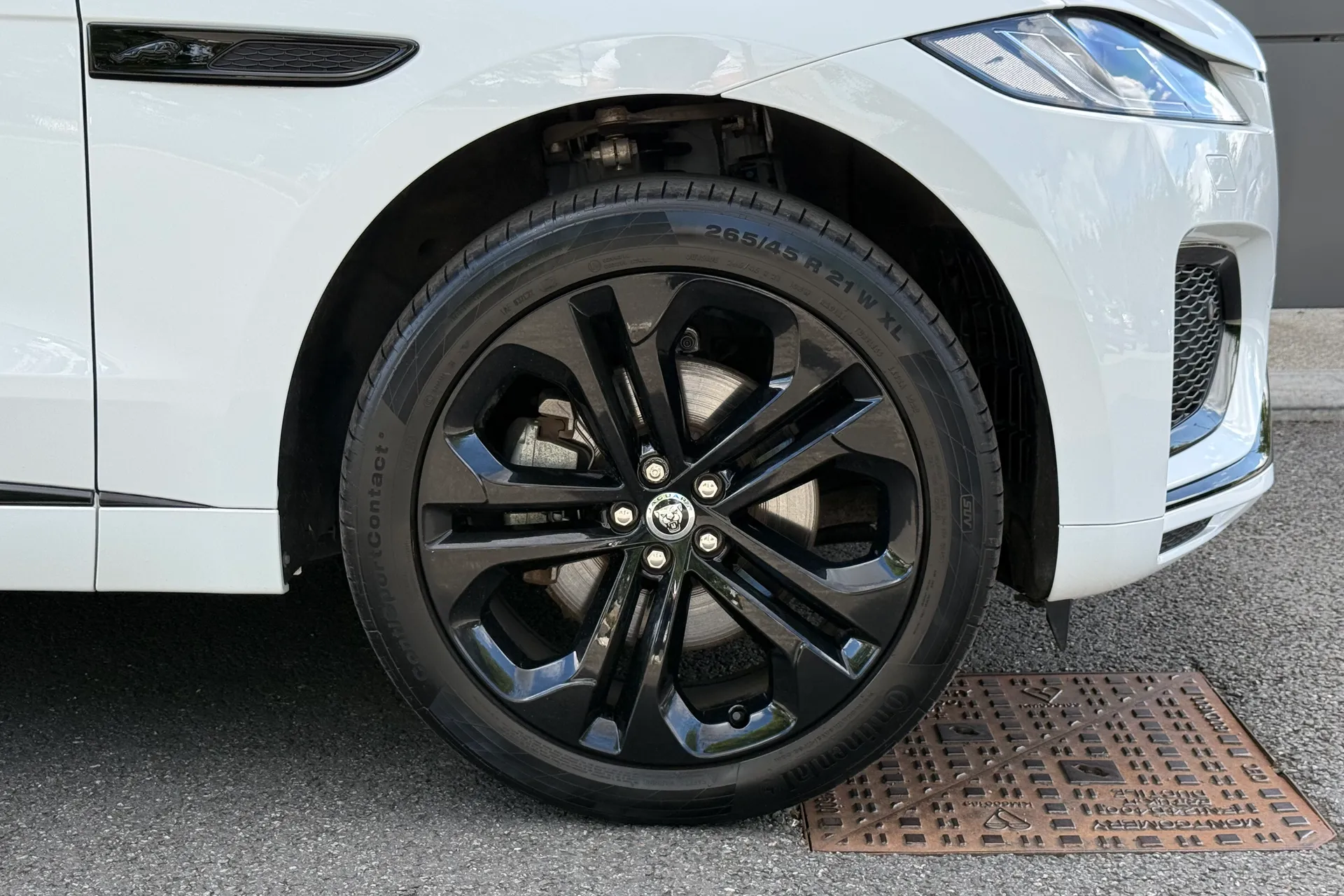 Jaguar F-PACE thumbnail image number 24