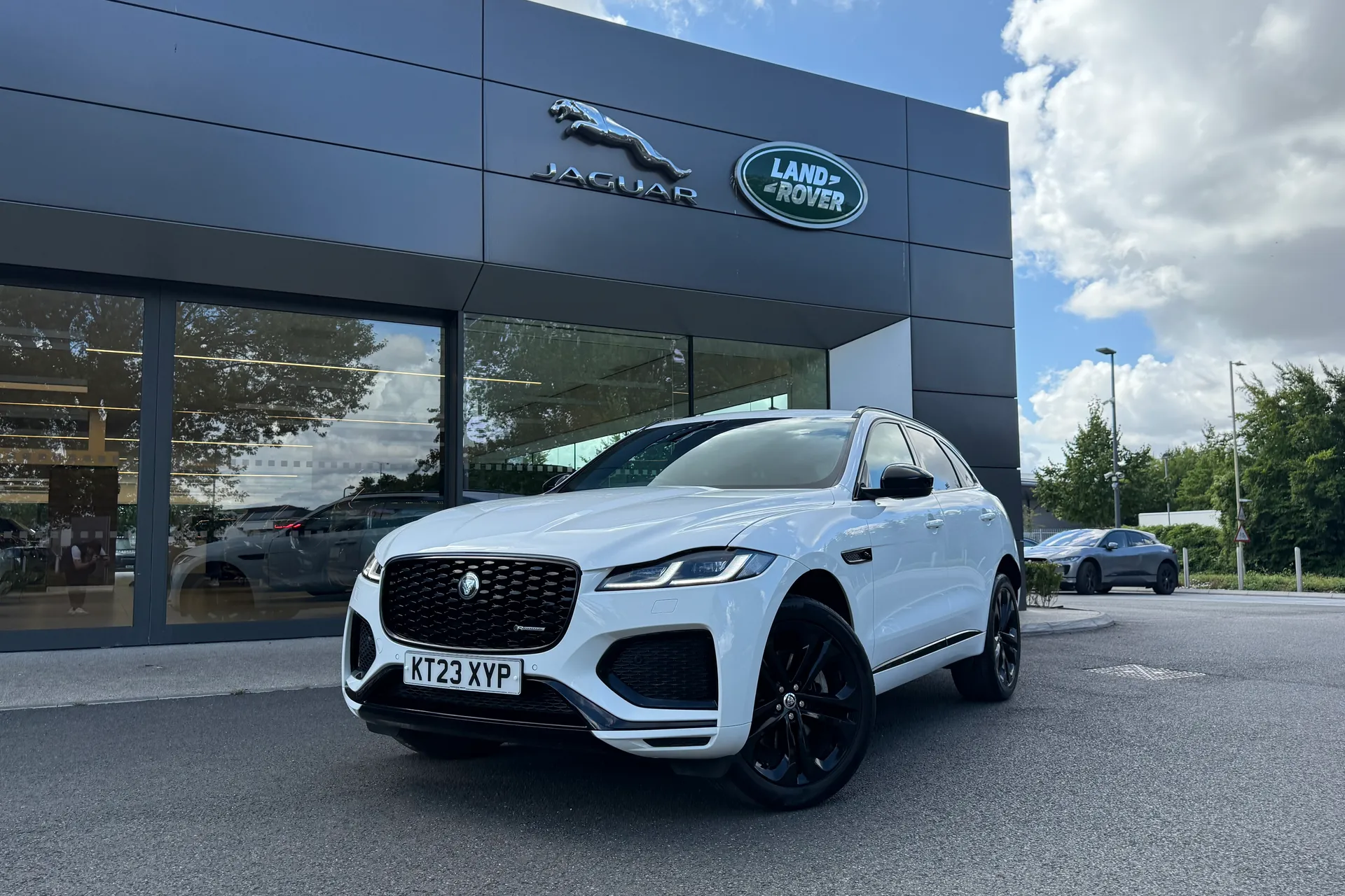 Jaguar F-PACE thumbnail image number 29