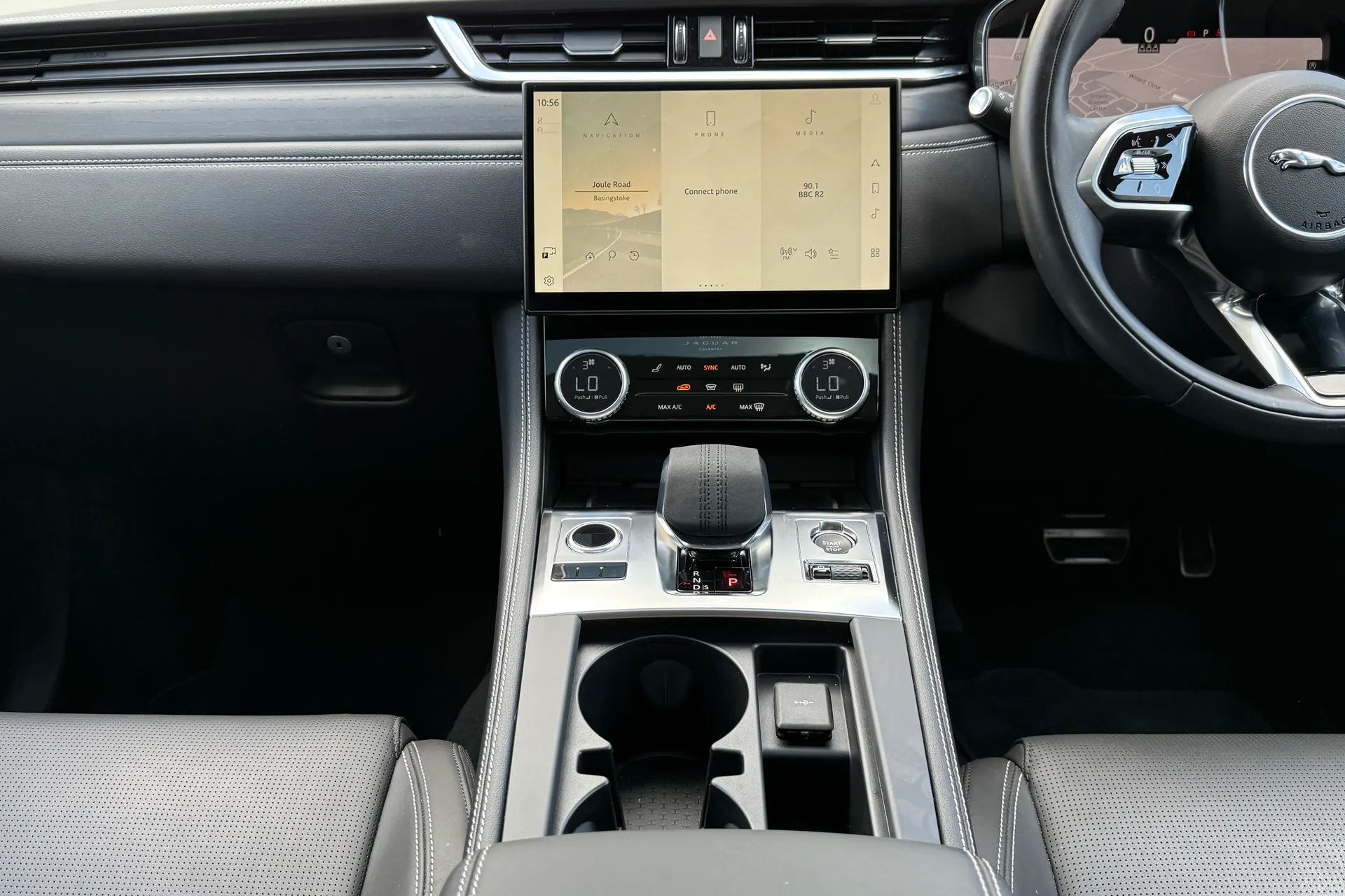 Jaguar F-PACE thumbnail image number 15