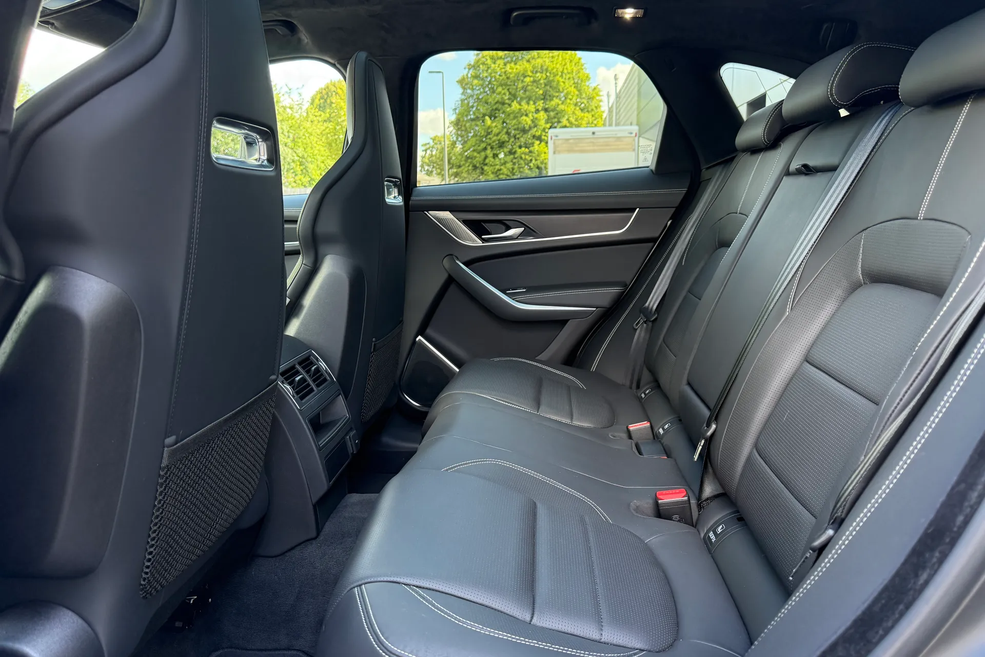 Jaguar F-PACE thumbnail image number 51