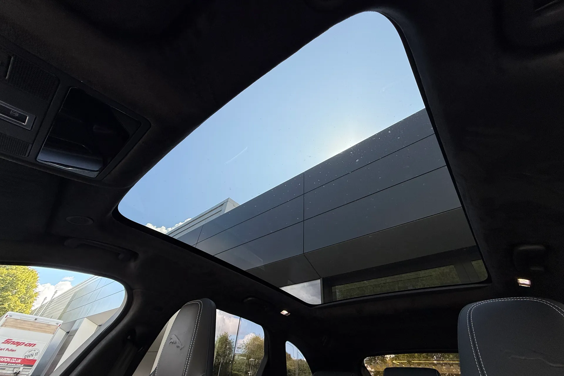 Jaguar F-PACE thumbnail image number 5