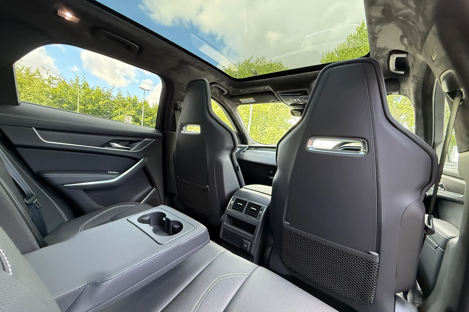 Jaguar F-PACE thumbnail image number 44