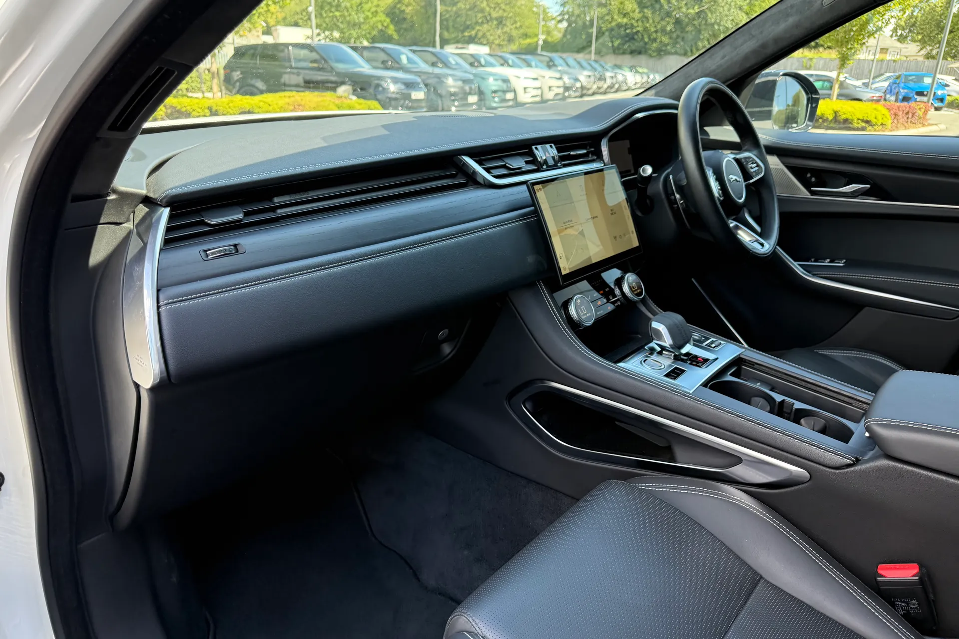 Jaguar F-PACE thumbnail image number 50