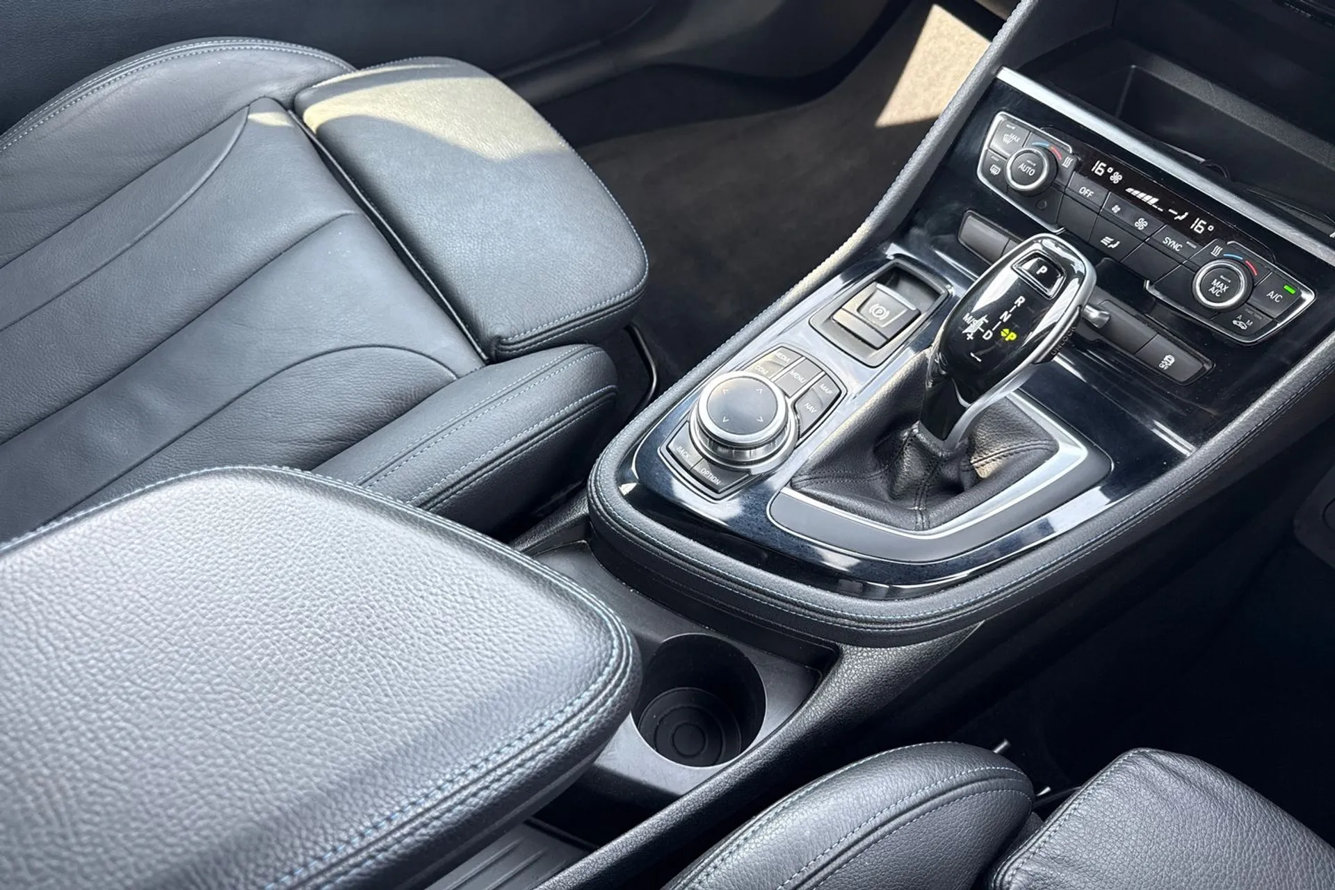 BMW 2 SERIES thumbnail image number 31