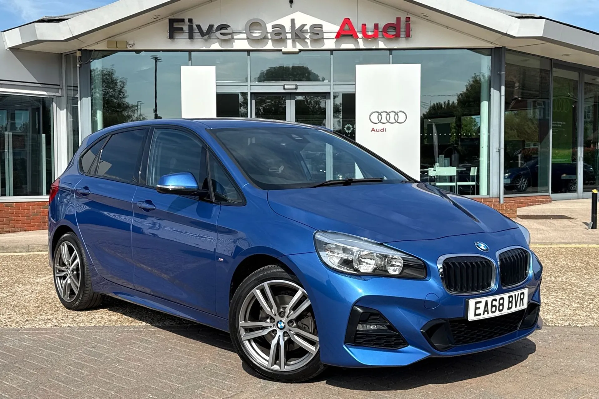 BMW 2 SERIES focused image