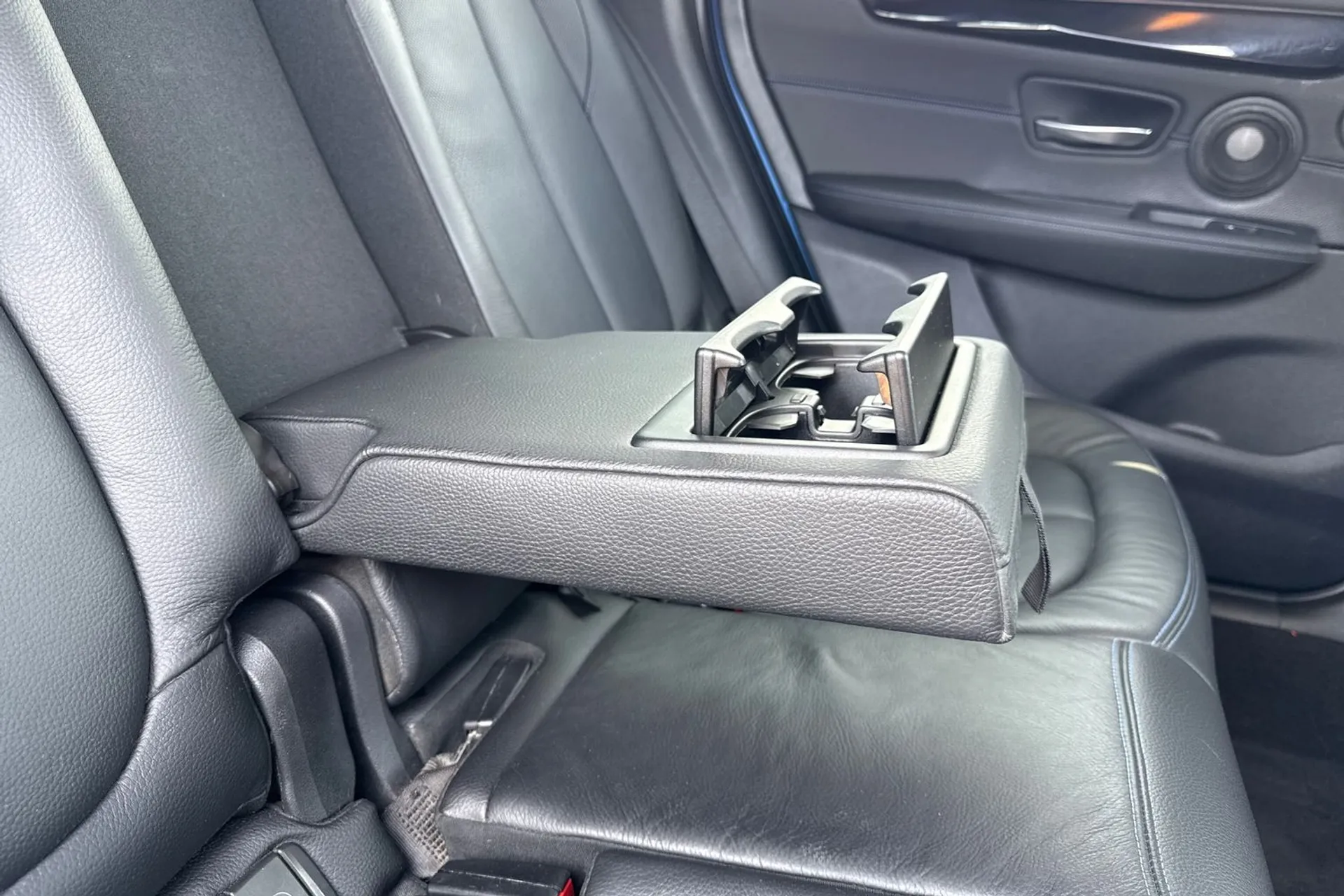 BMW 2 SERIES thumbnail image number 38