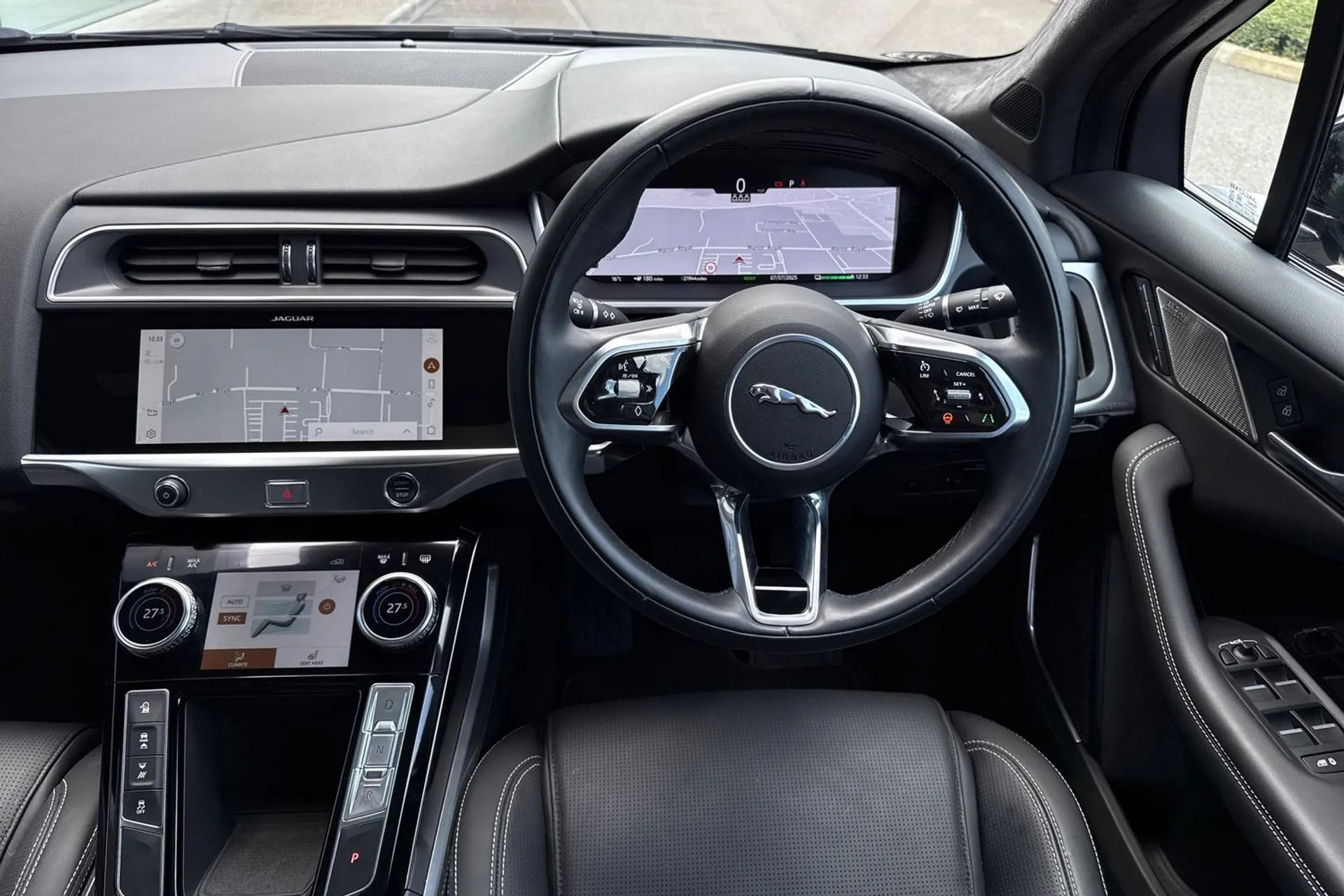Jaguar I-PACE thumbnail image number 25