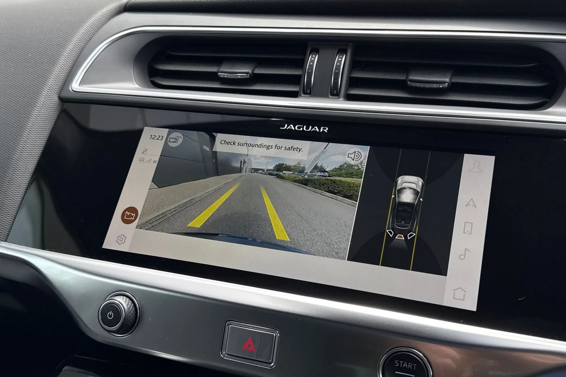 Jaguar I-PACE thumbnail image number 5