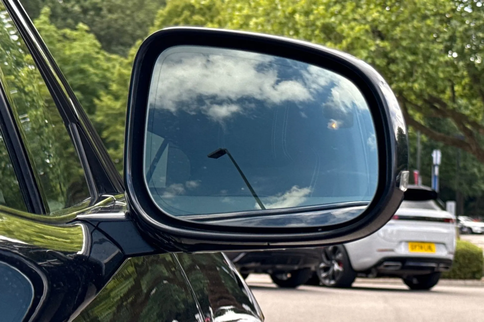 Jaguar I-PACE thumbnail image number 9