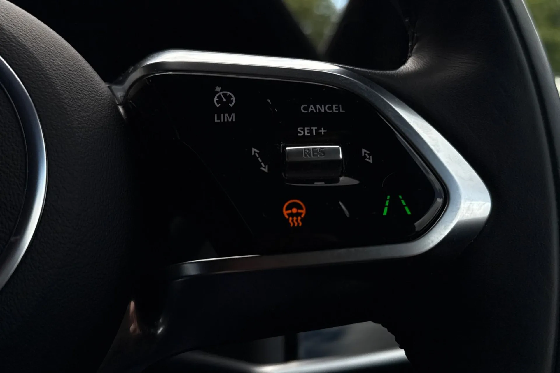 Jaguar I-PACE thumbnail image number 44