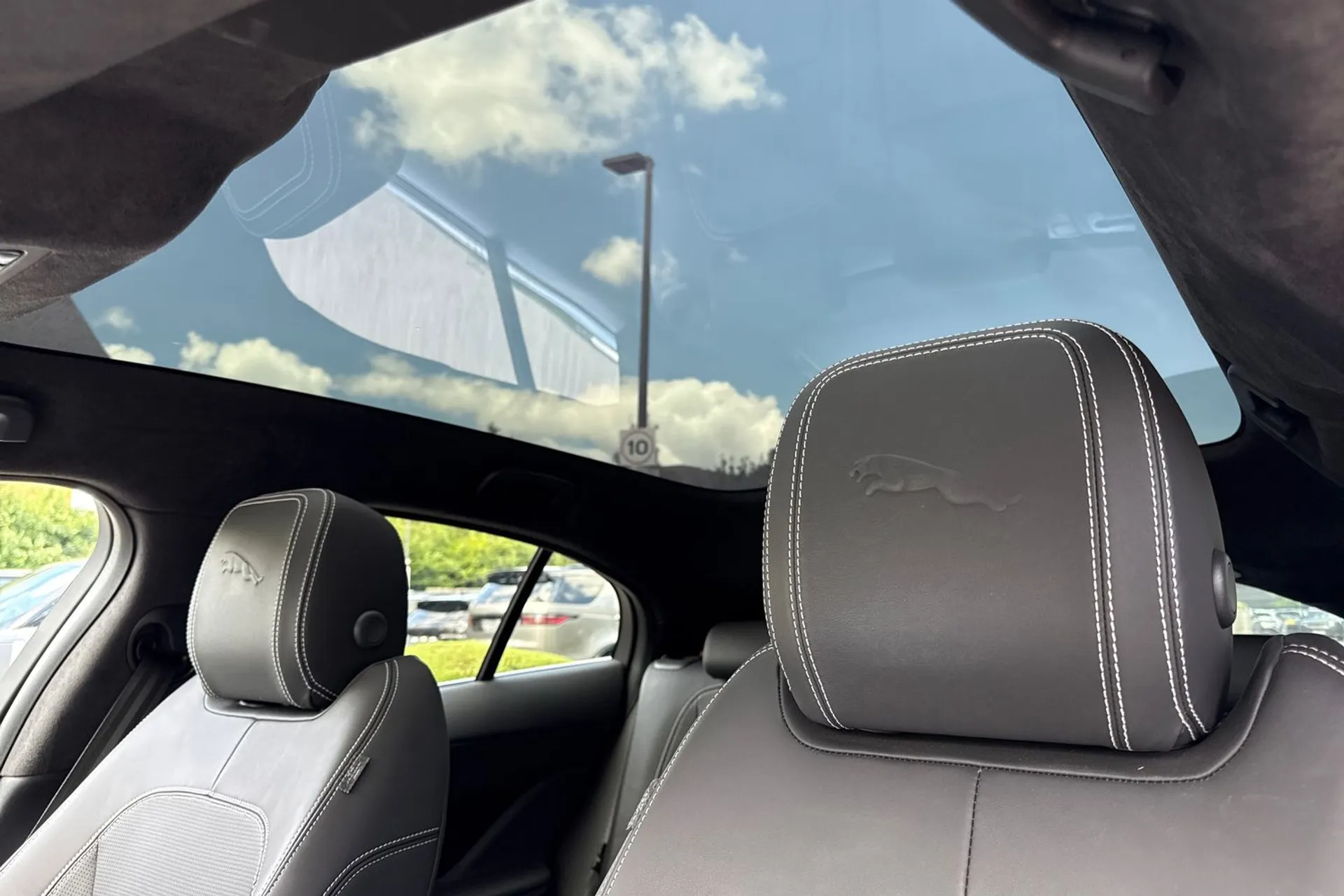 Jaguar I-PACE thumbnail image number 3