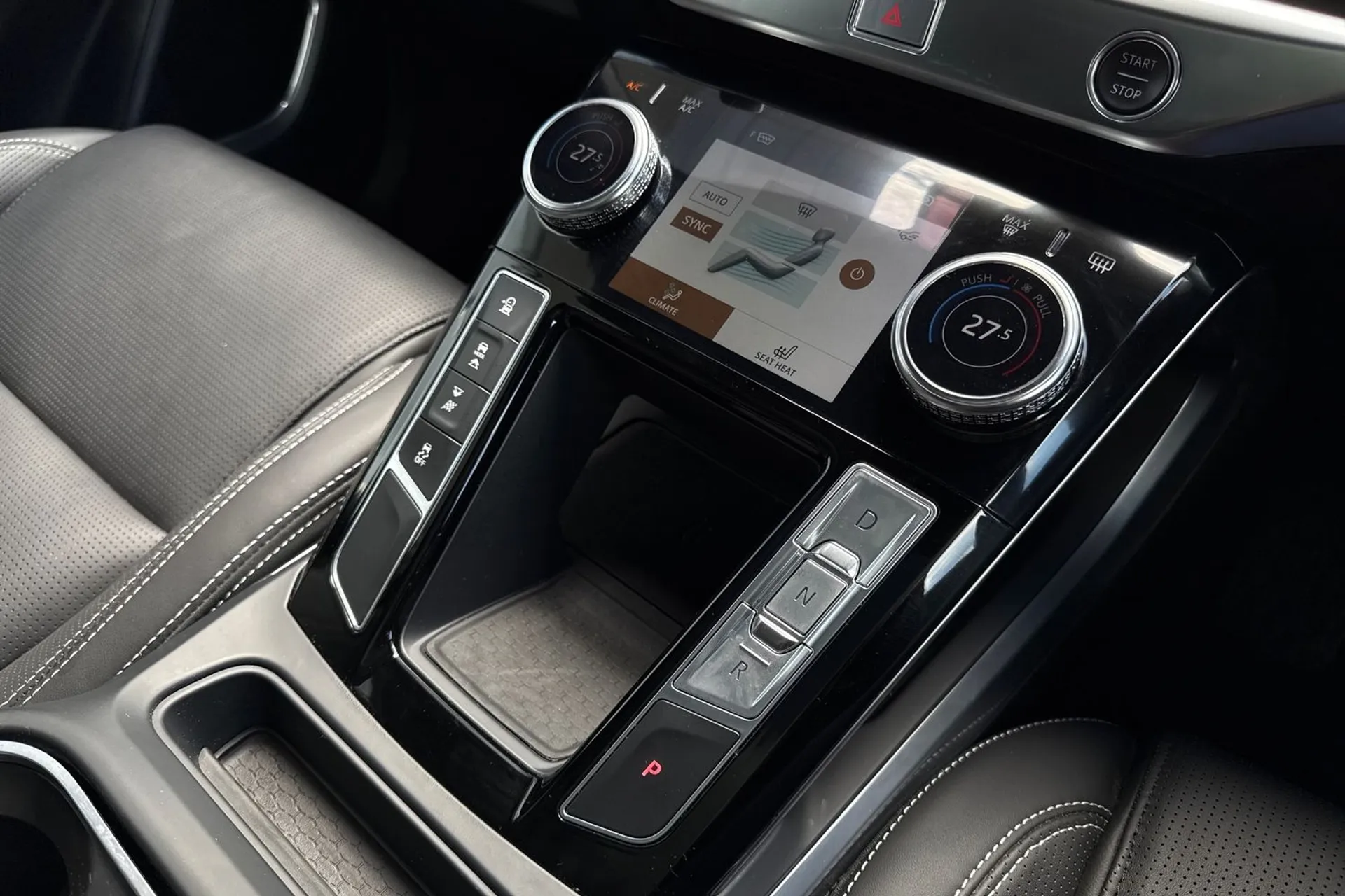 Jaguar I-PACE thumbnail image number 22