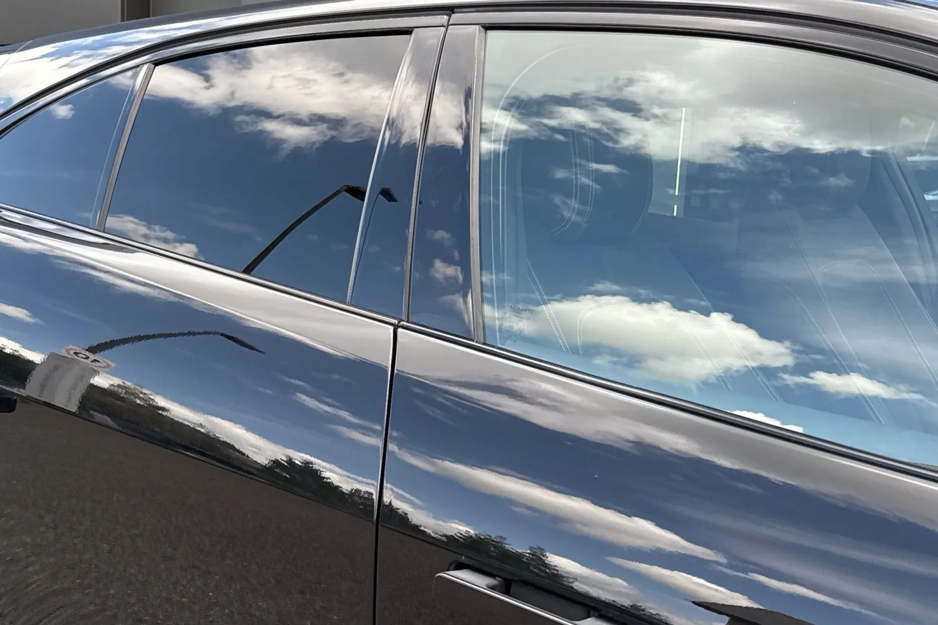 Jaguar I-PACE thumbnail image number 16
