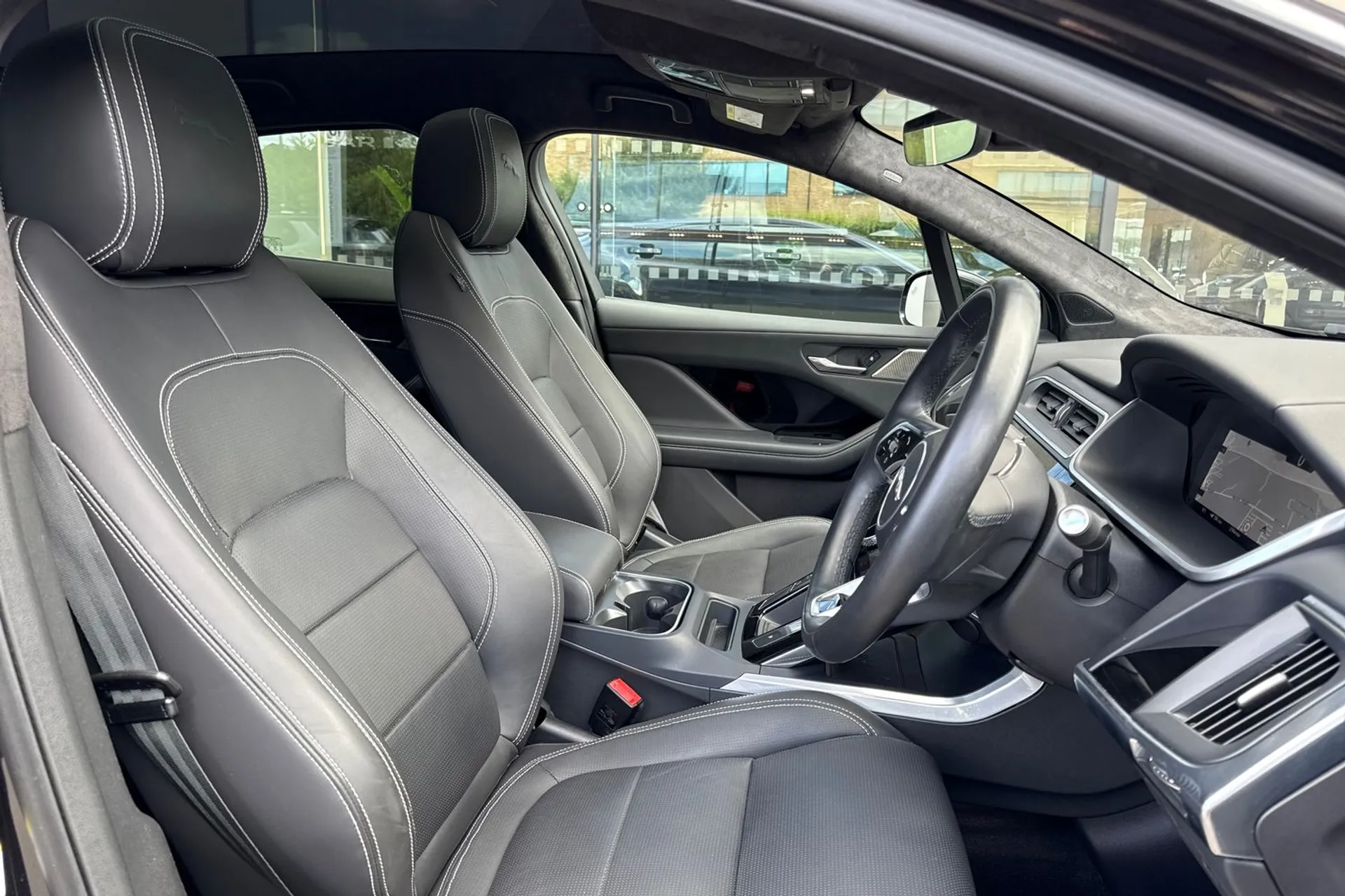 Jaguar I-PACE thumbnail image number 37